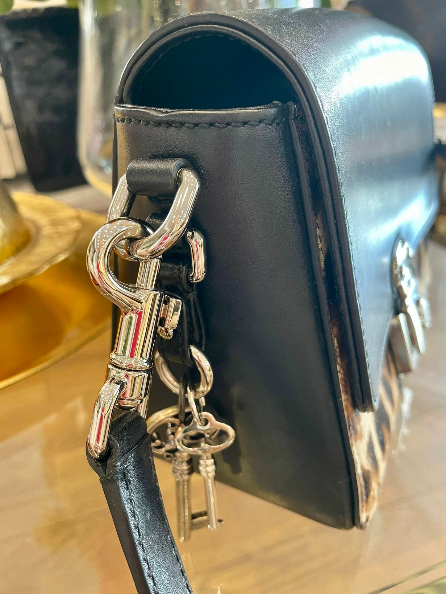 Dolce & Gabbana - Vintage Leder Tasche mit Leopardenfell