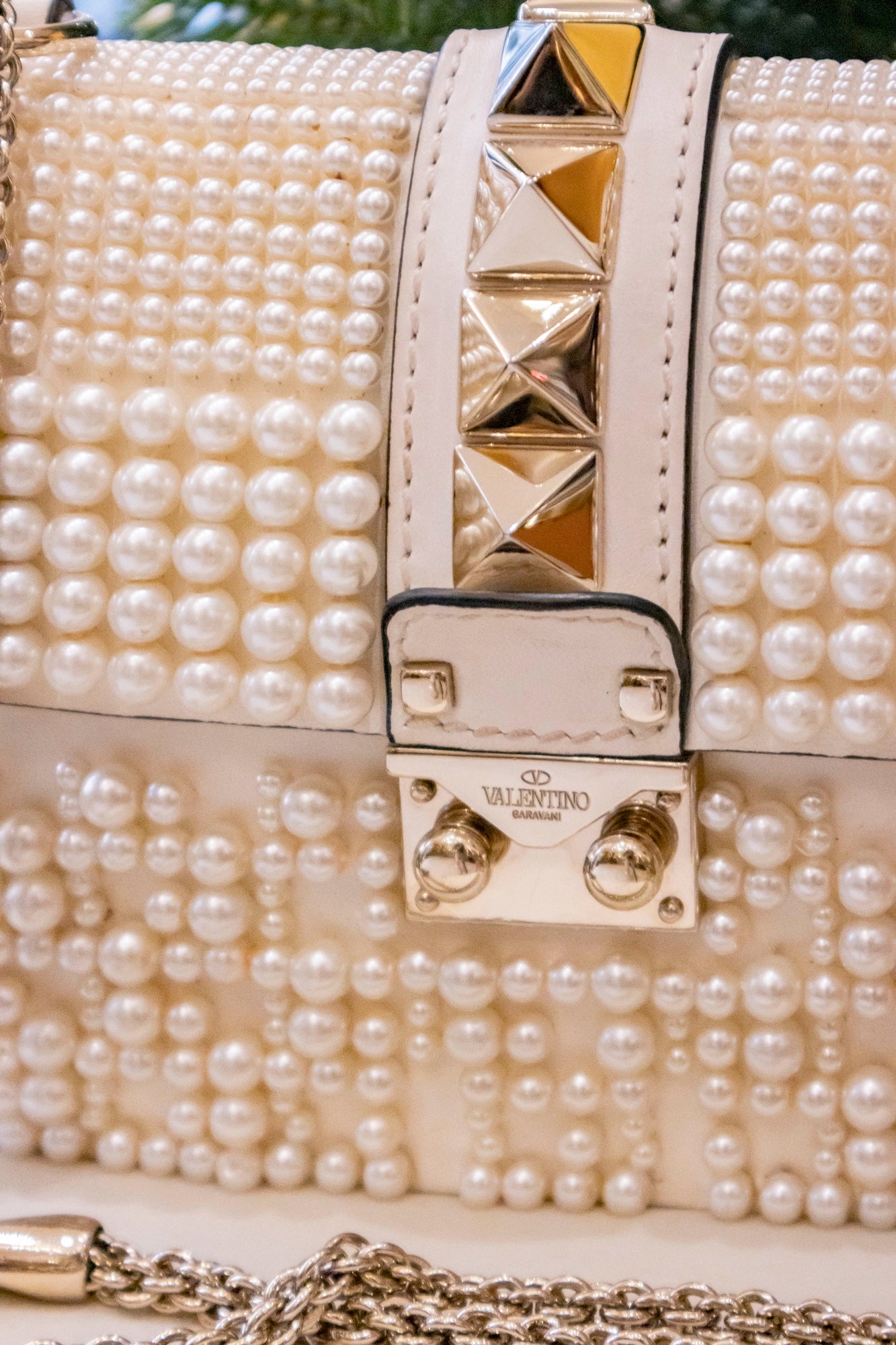 Valentino - Glam Lock Umhängetasche mit Perlen-Detail