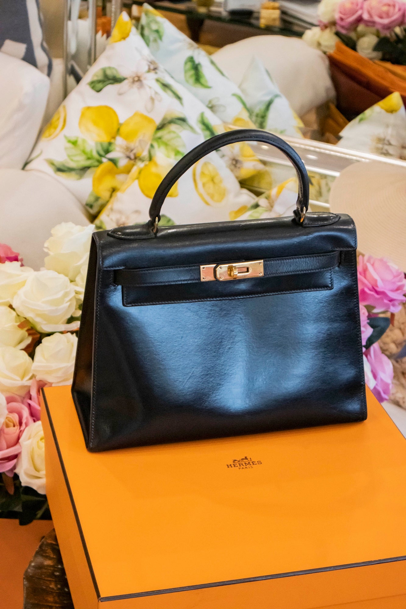 Hermès - Kelly Bag 28 schwarz Boxkalbsleder Goldene Hardware