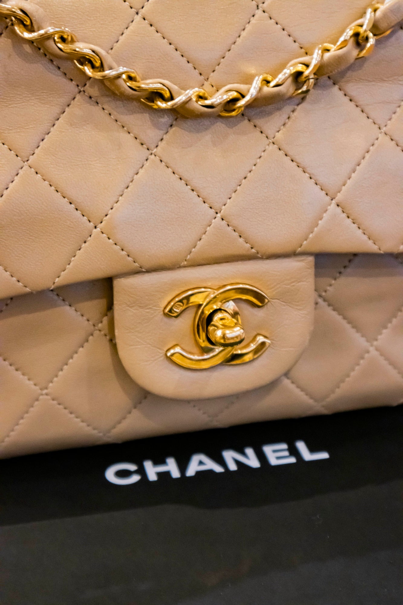 Chanel - Timeless Classic Beige gesteppte Lederhandtasche