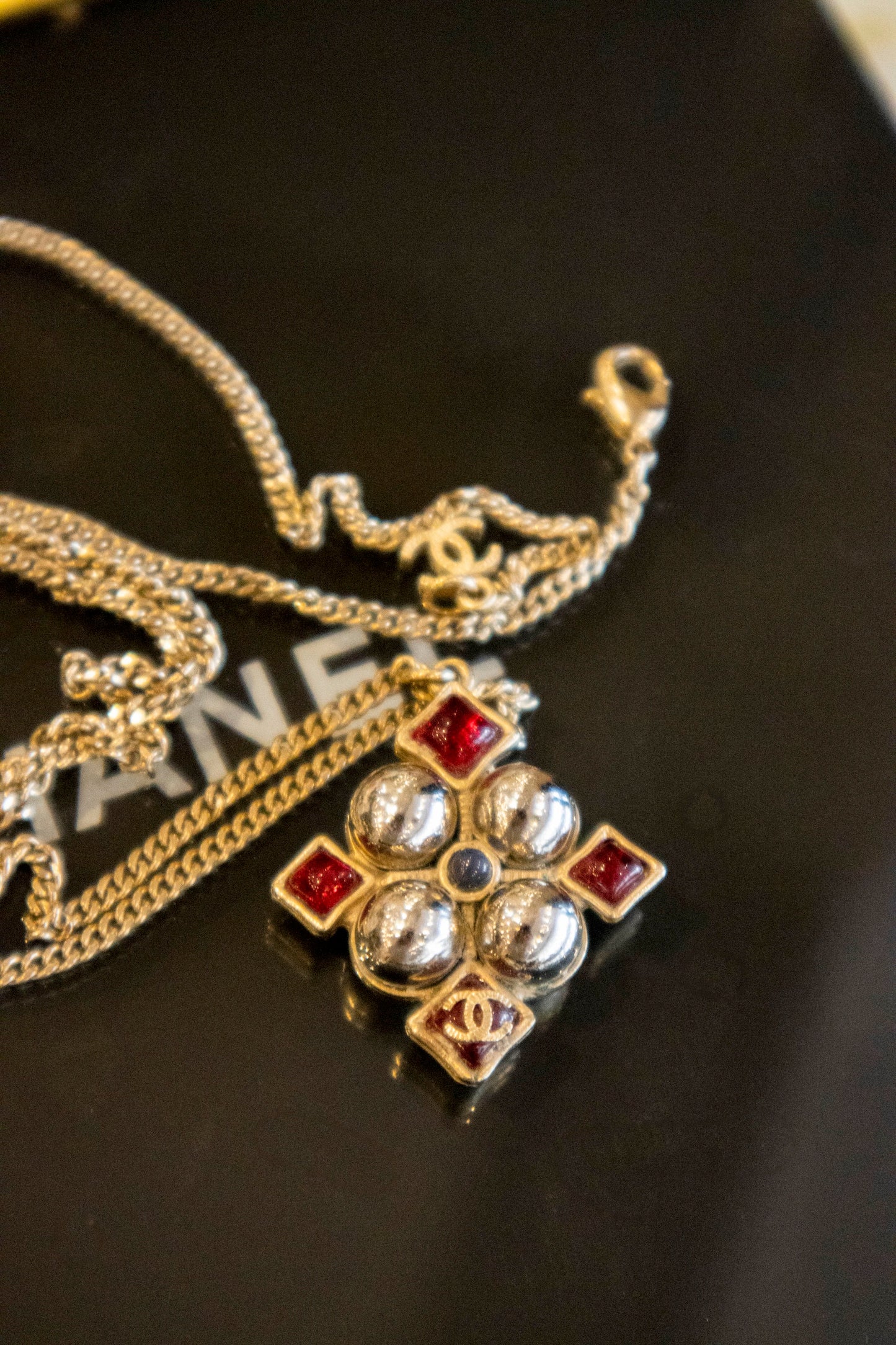 Chanel - CC Kette silber, rote Rubine