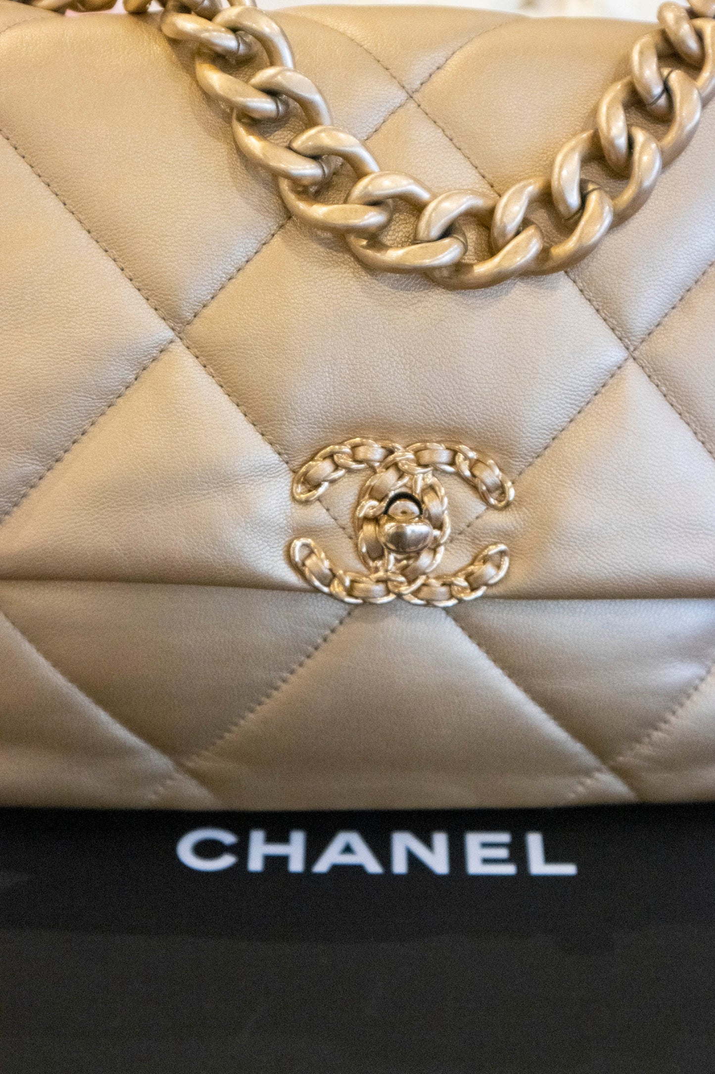 Chanel - 19 Limited Edition Gold