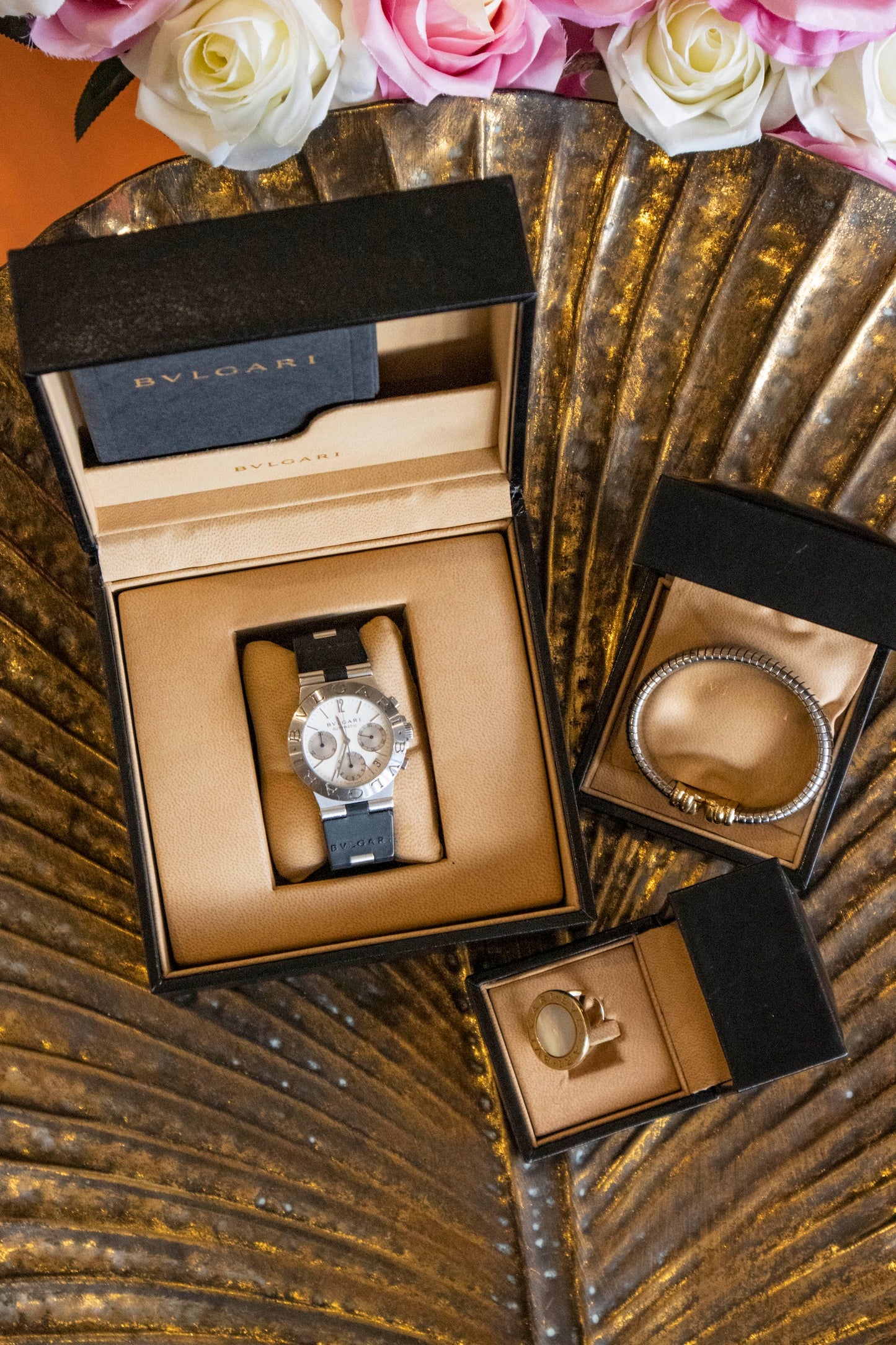 Bulgari - Perlmutt Ring rund 18 Karat Gelbgold