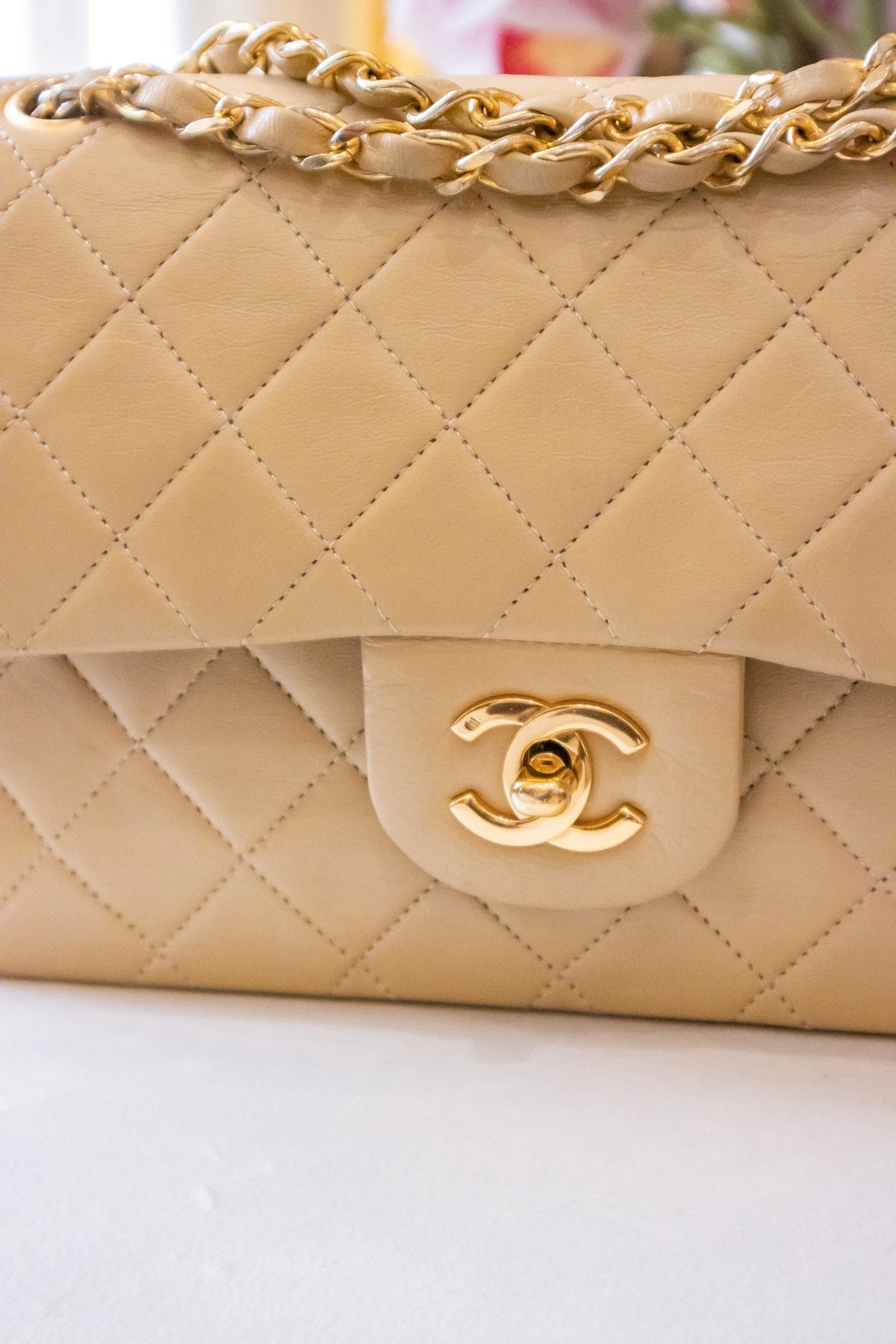 Chanel - Small Double Flap Bag Beige Lambskin 24 Karat vergoldete Hardware