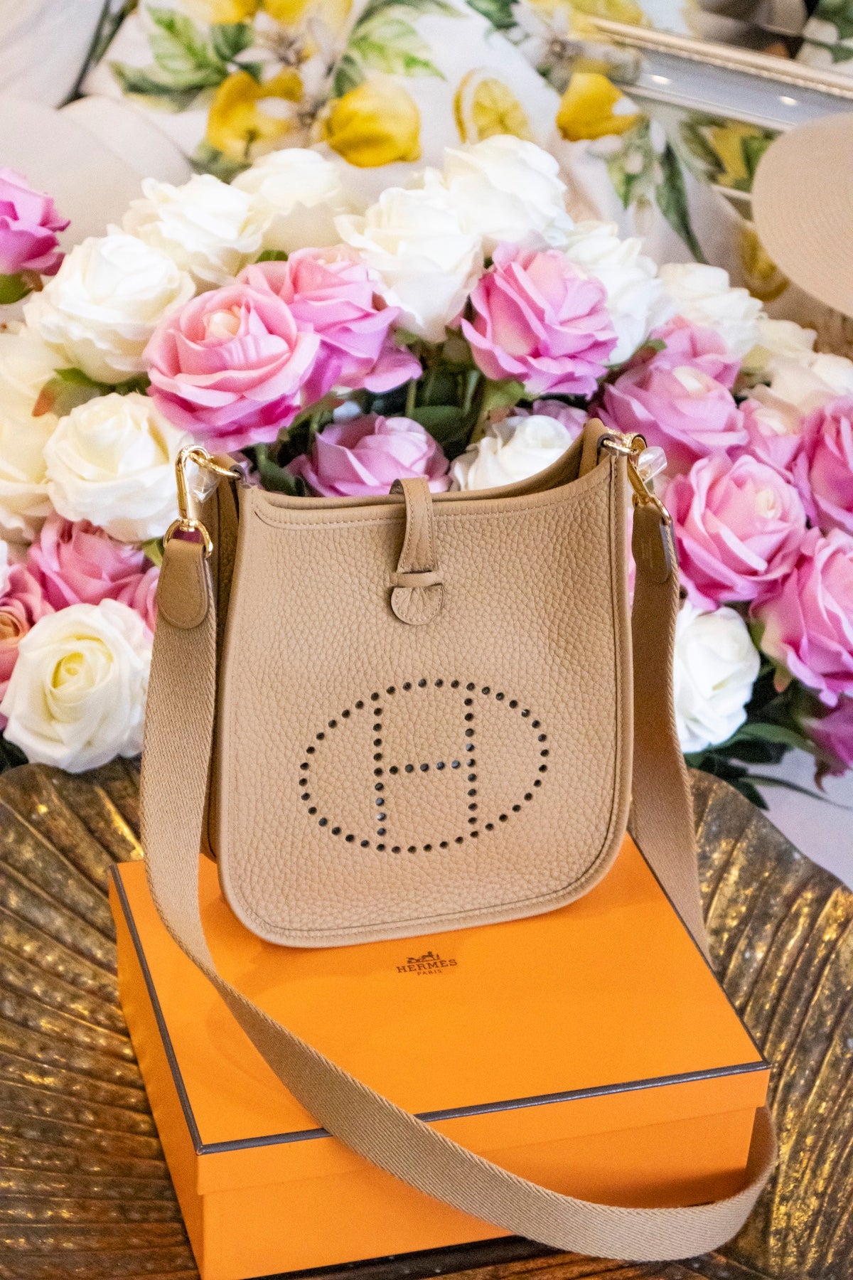 Hermès - Mini Evelyne 16 Biscuit Taurillon Clmence Leder Goldene Hardware