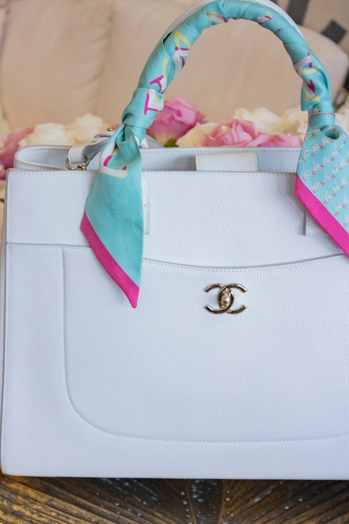 Chanel - Shopper weiss Goldene Hardware