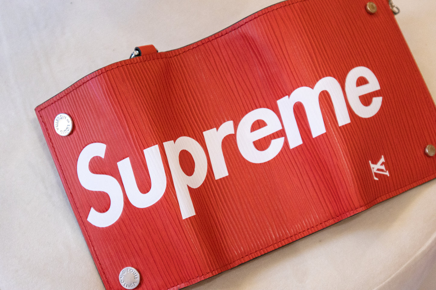 Louis Vuitton - Limited Edition Supreme Geldbeutel Rot