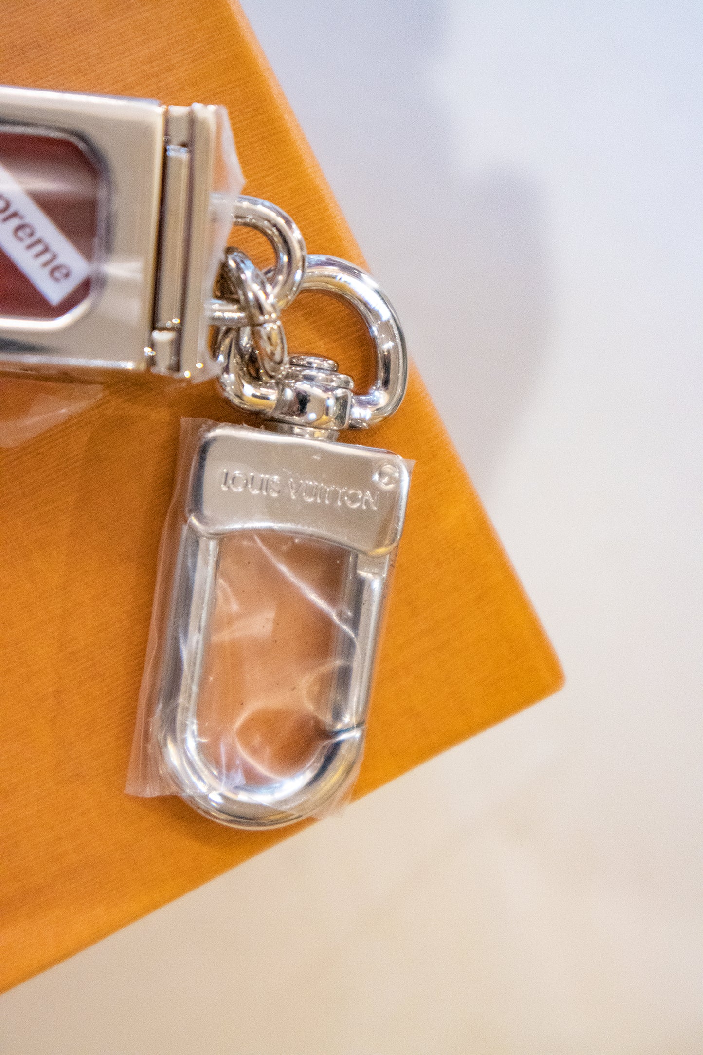 Louis Vuitton - Limited Edition Supreme Schlüsselanhänger Würfelset