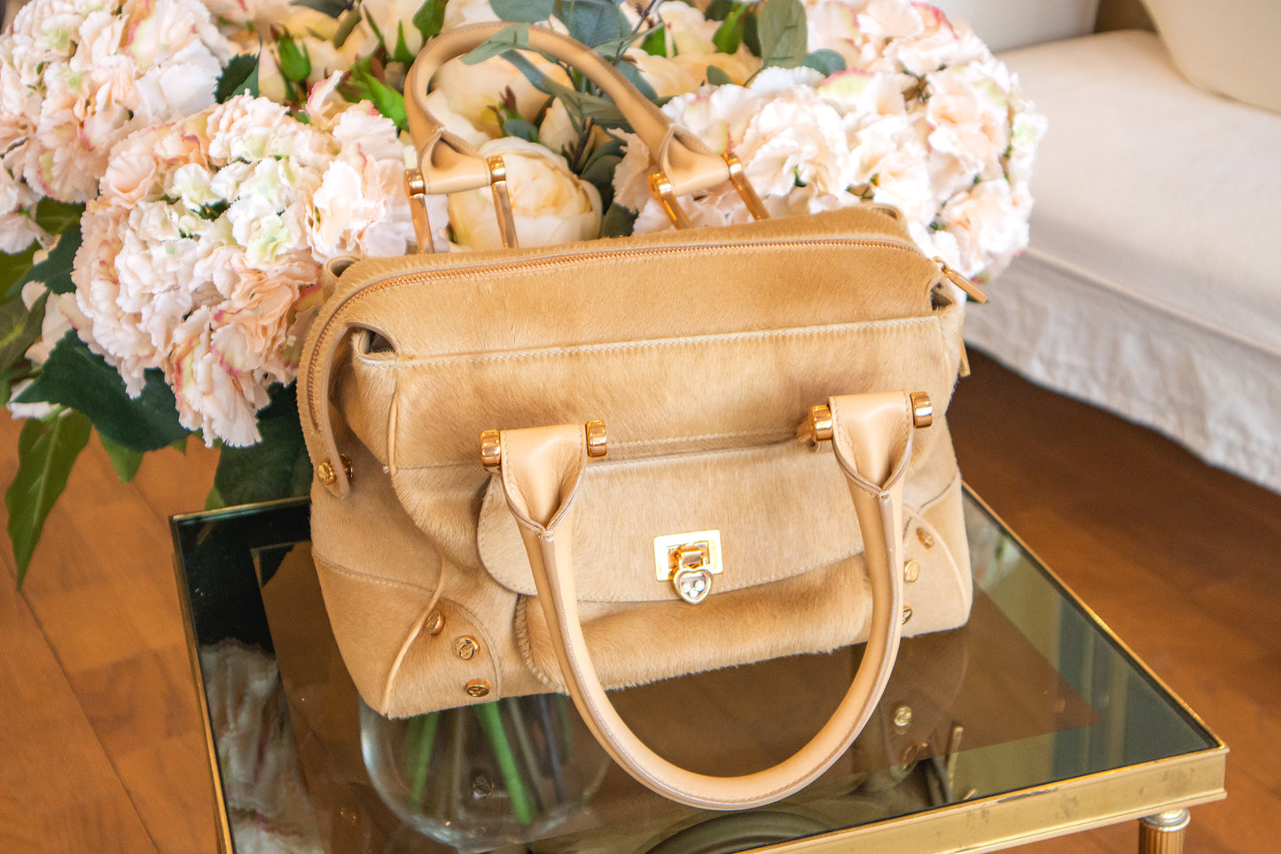 Chopard - Tasche Ziegenfell Beige mit rosegoldener Hardware und Herzanhänger