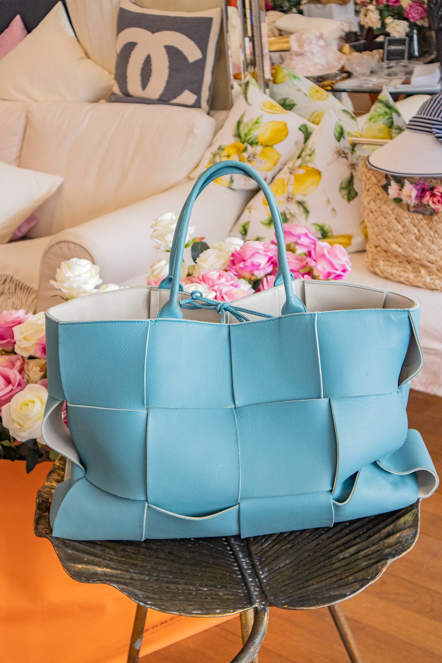 Bottega Veneta - Große Arco Tote Hellblau