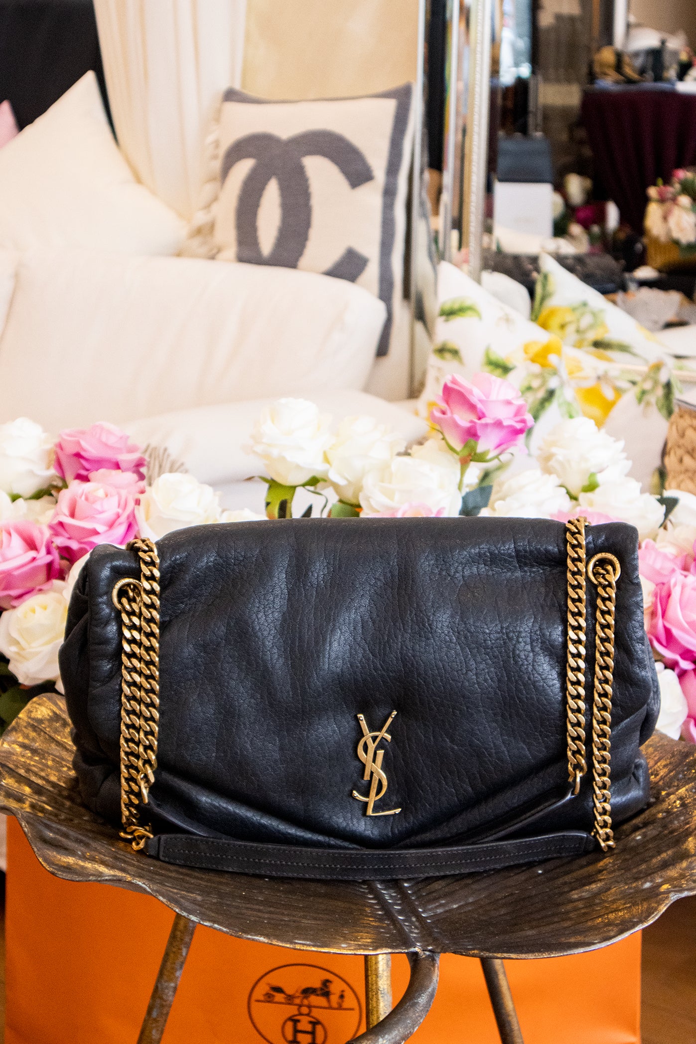 Yves Saint Laurent - Handtasche aus schwarzem Leder