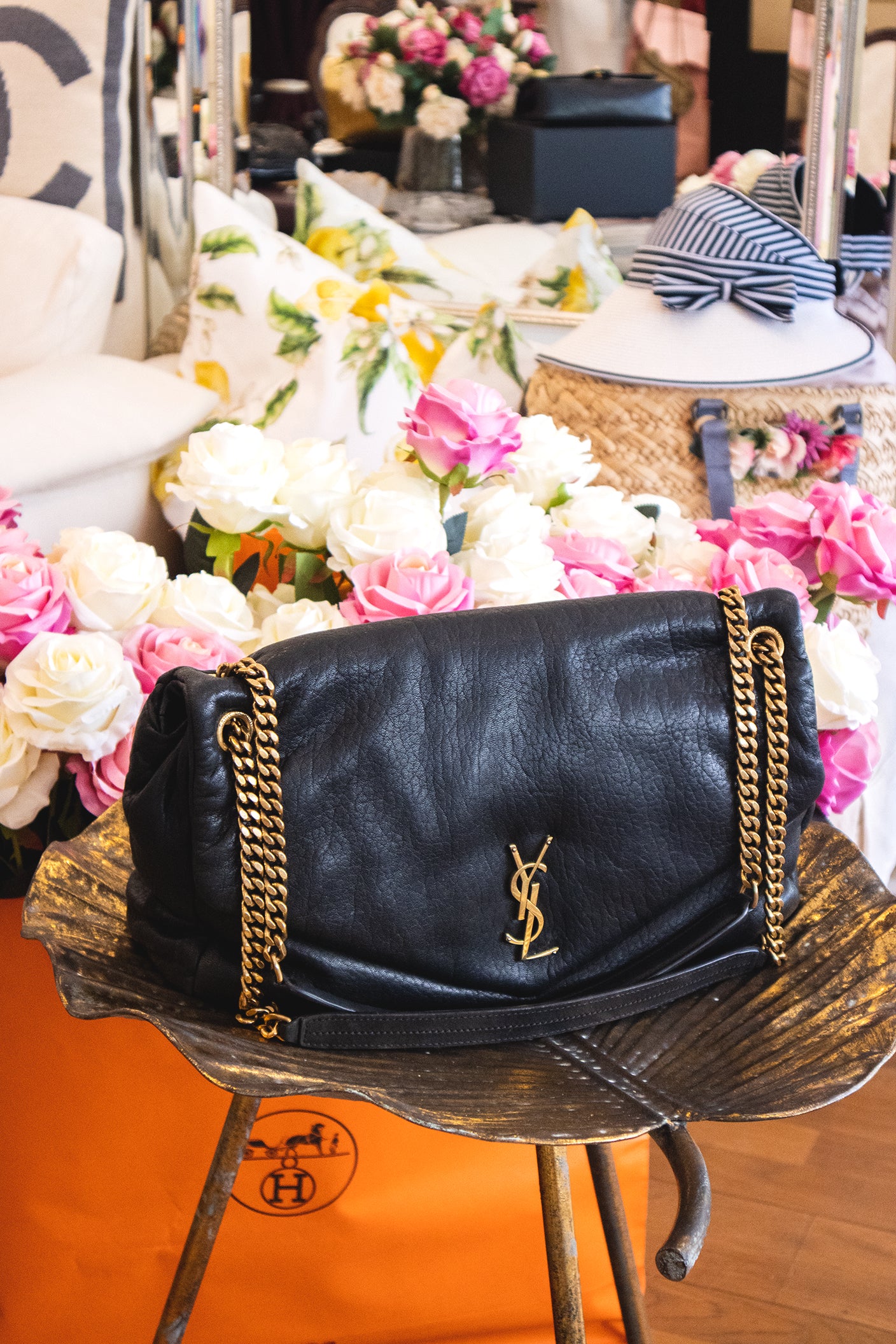 Yves Saint Laurent - Handtasche aus schwarzem Leder