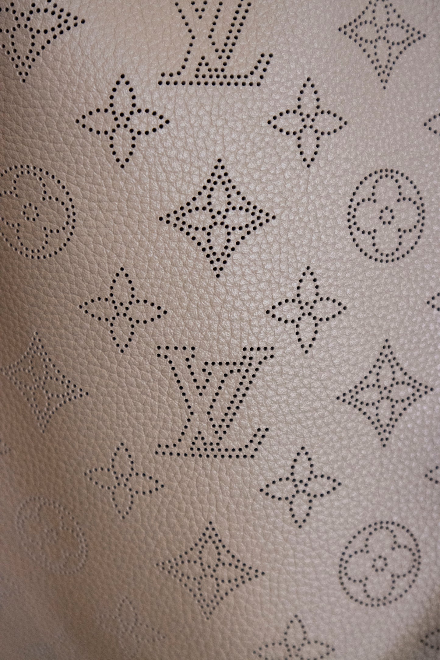 Louis Vuitton - Monogram Mahina Hina MM Galet Beige Tote Bag