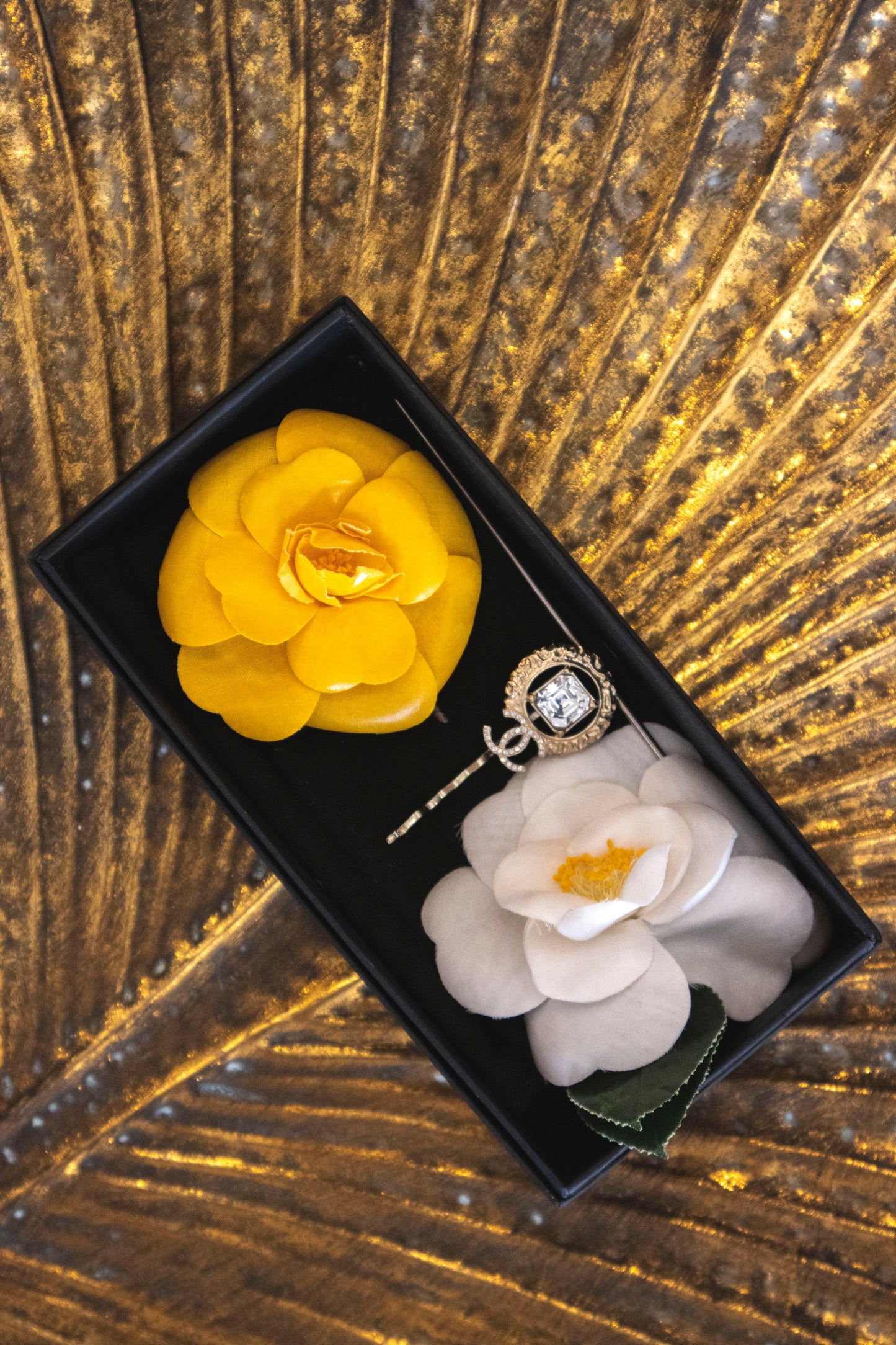 Chanel - CC Hairpin