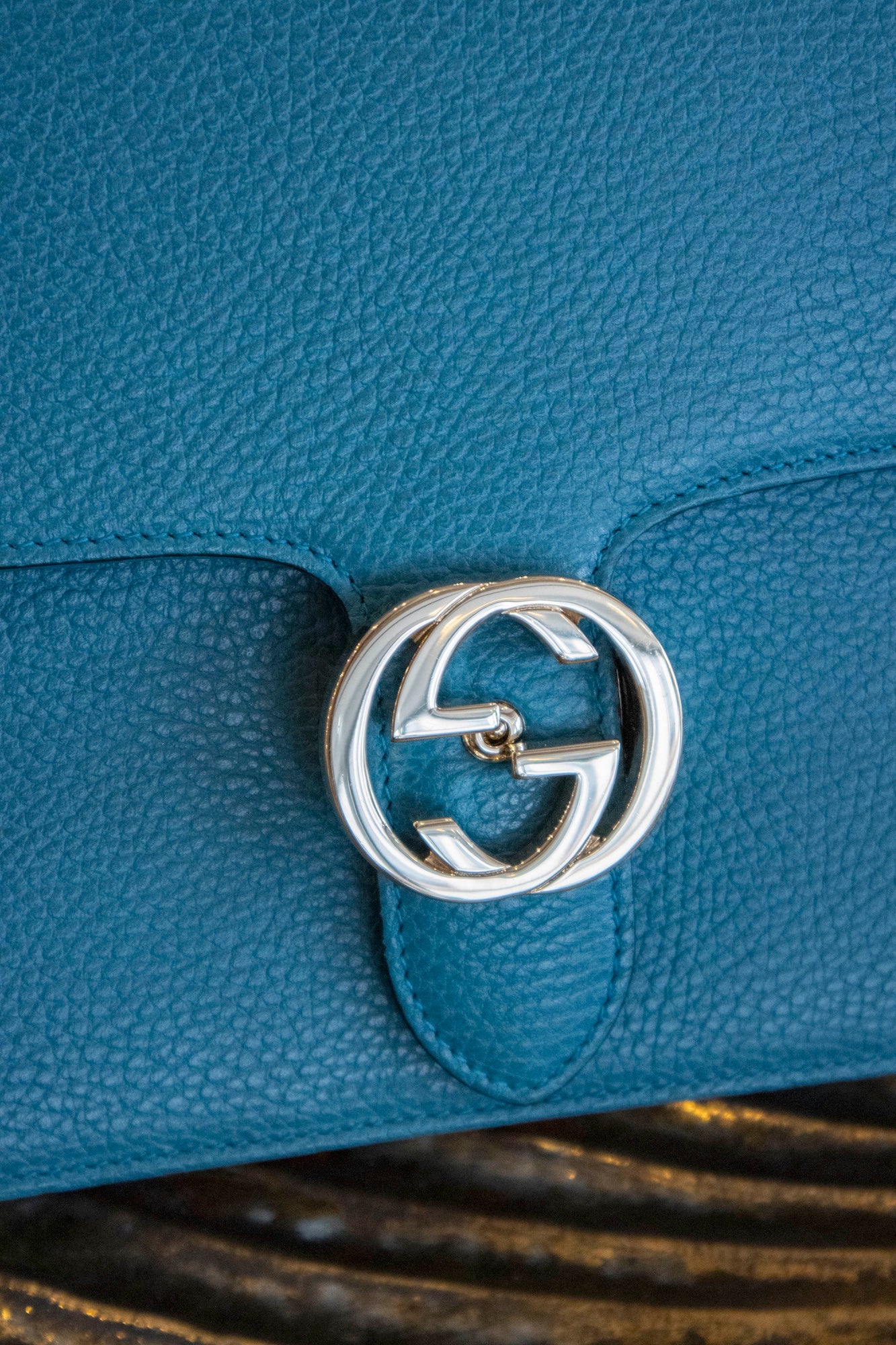 Gucci - GG Marmont Schultertasche aus blauem Kalbsleder