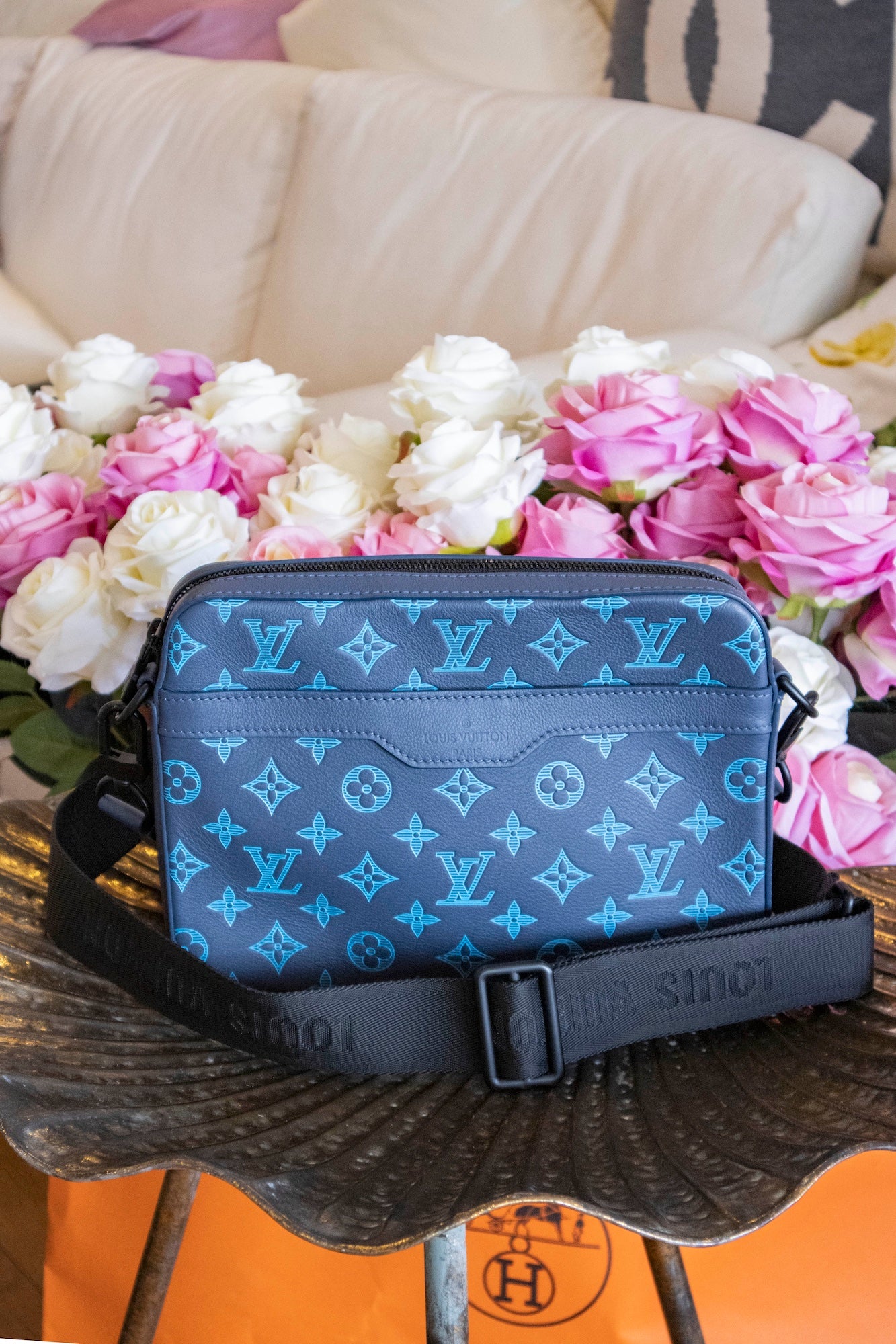 Louis Vuitton - Duo Messenger aus Monogram Shadow Leder in Blau