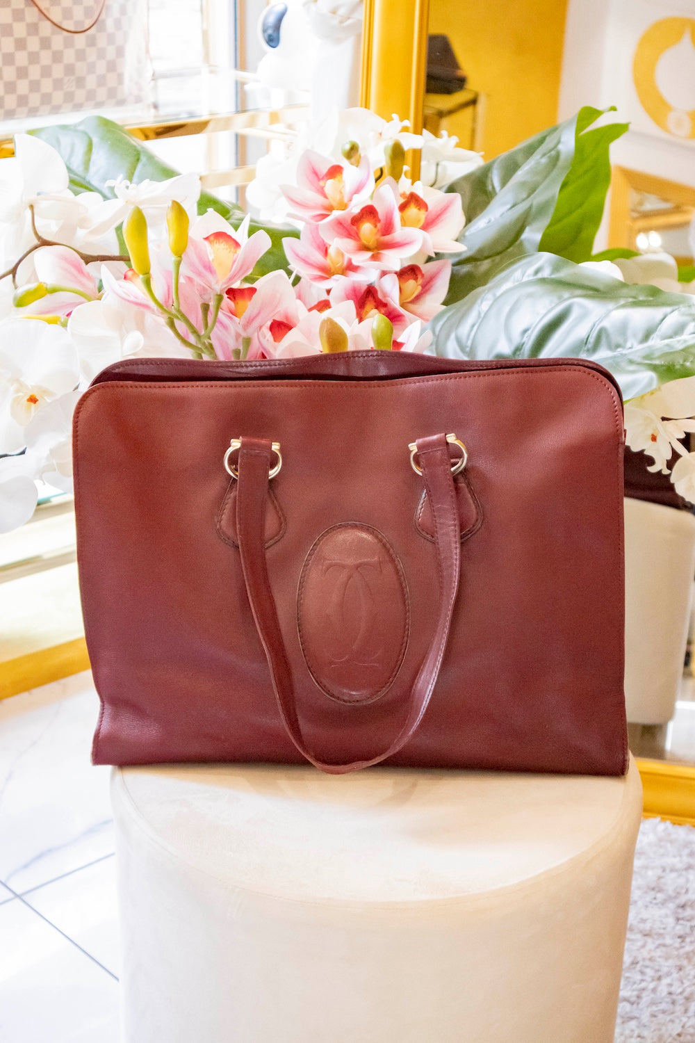 Cartier - Handtasche aus Leder in Bordeauxrot