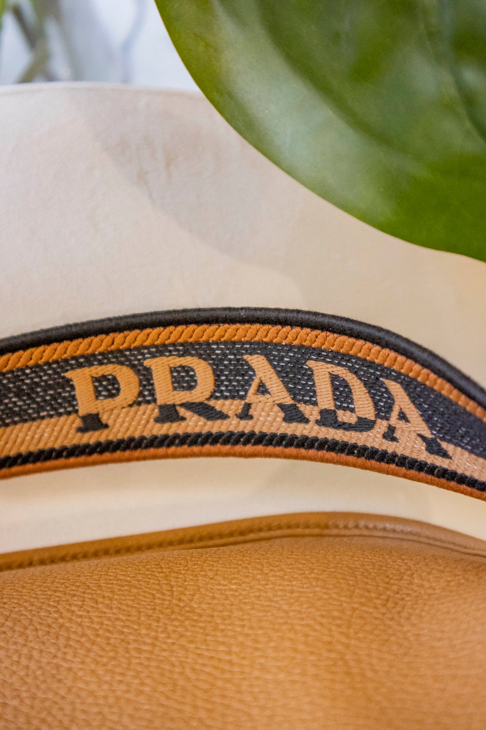 Prada - Ledertasche in Karamellfarbe