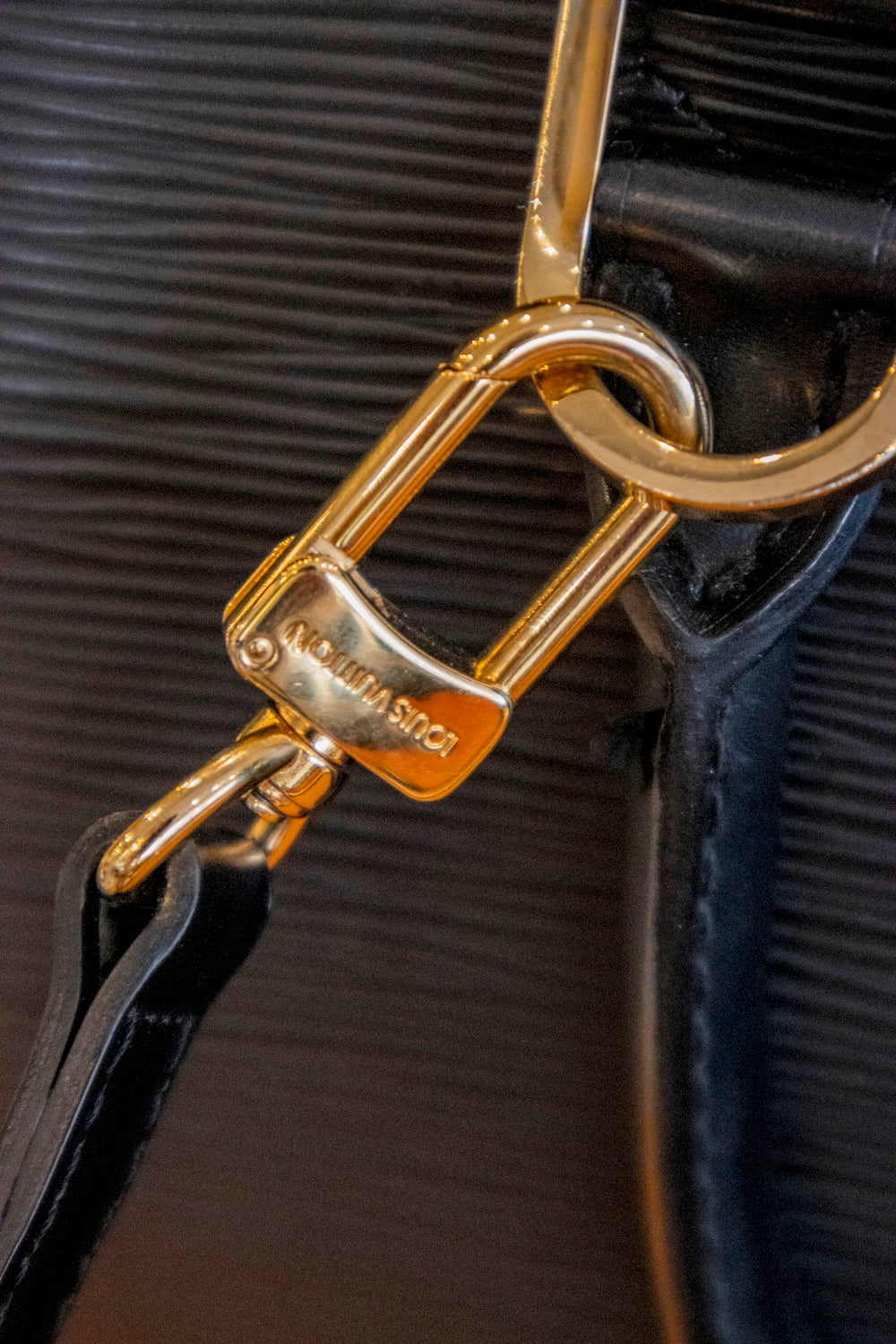 Louis Vuitton - Pont Neuf PM Epi Leder Schwarz