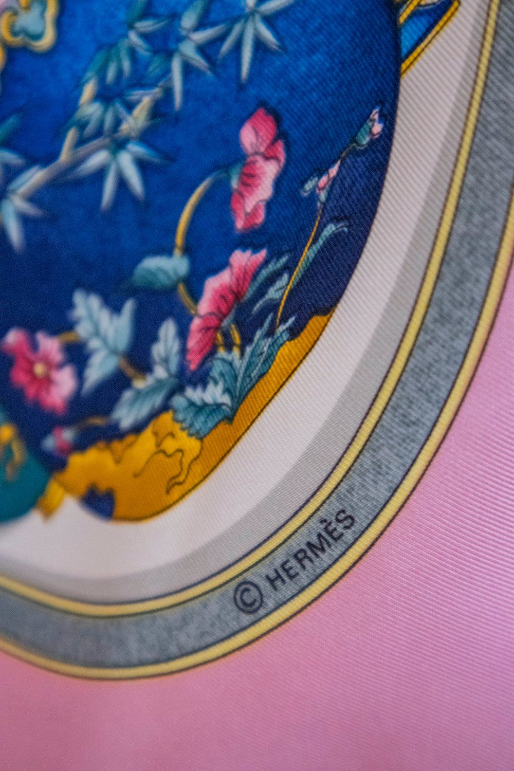 Hermès - Seidentuch “Qu' importe le flacon” Rosa