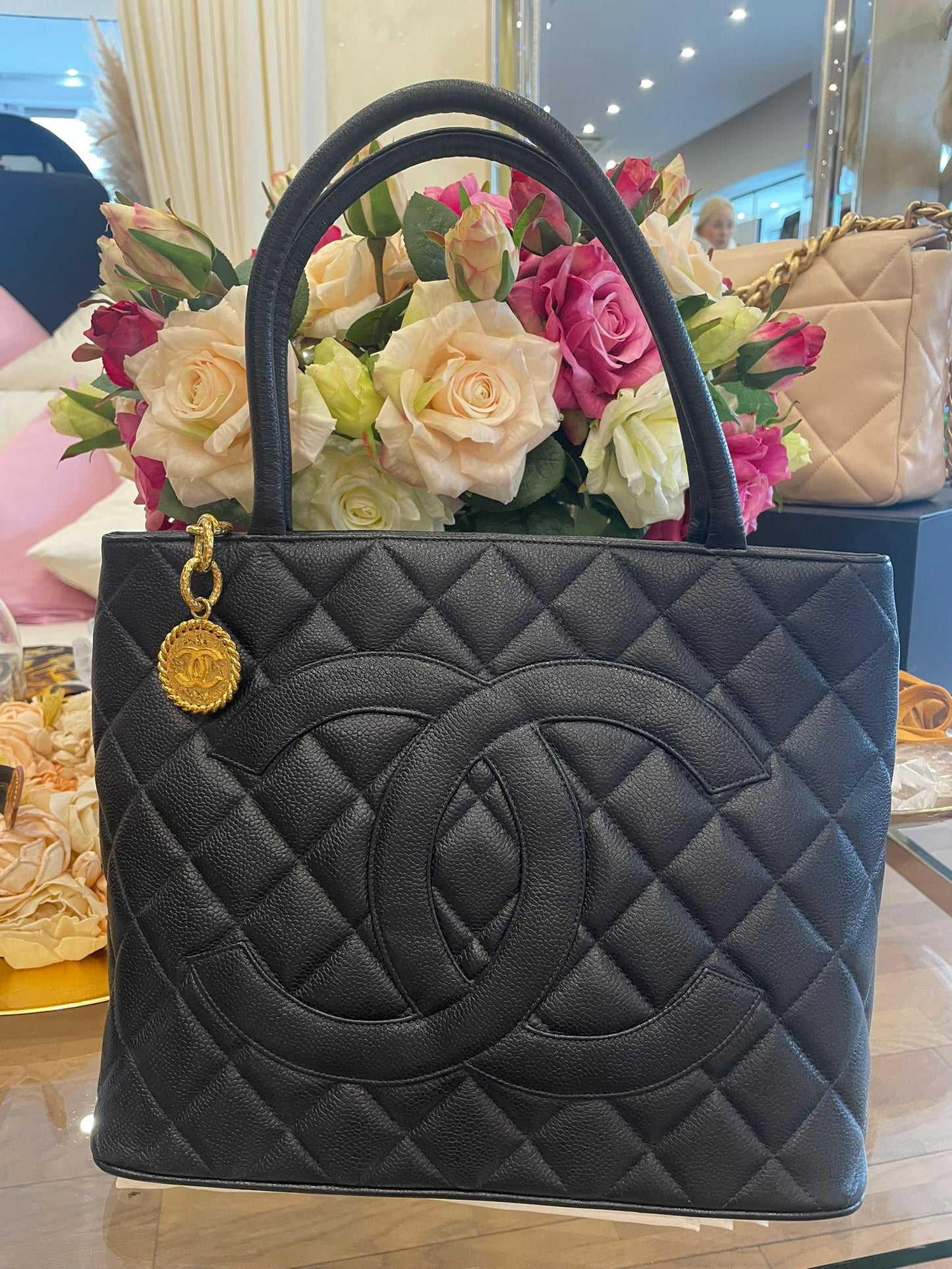 Chanel - Medallion Tote Bag schwarz