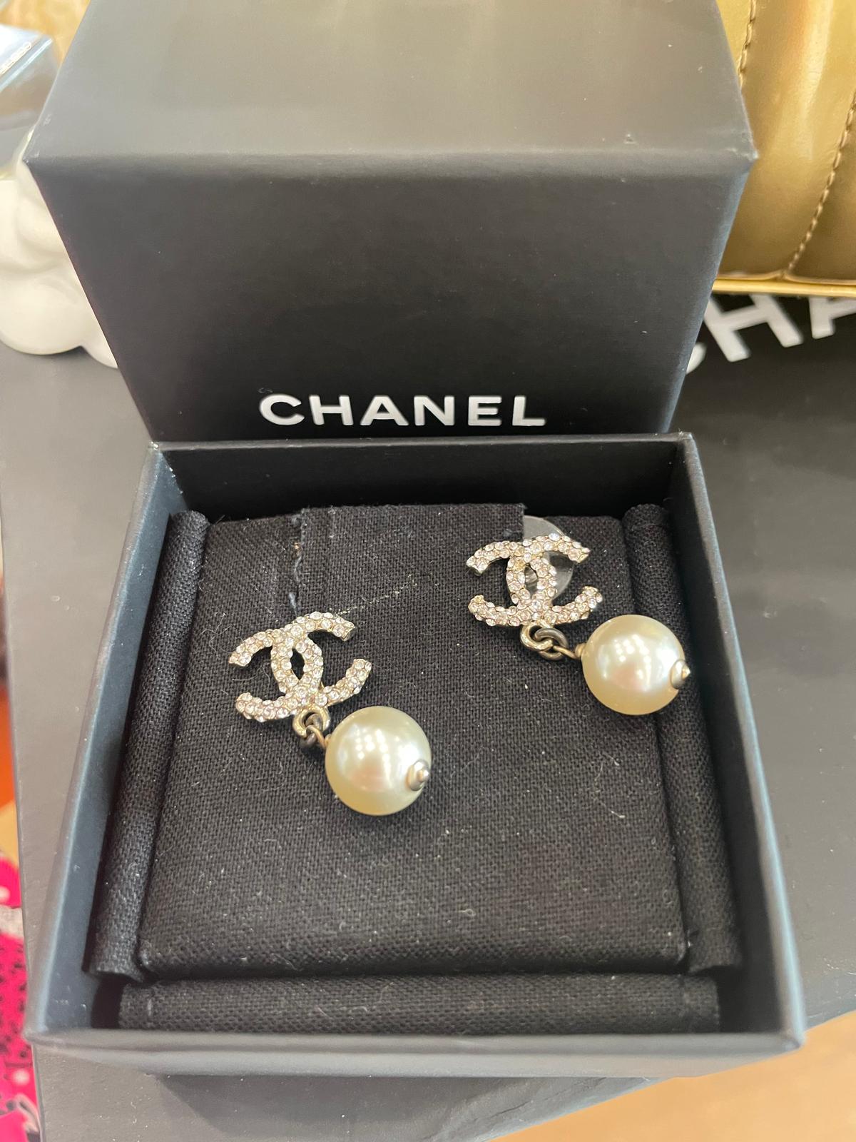 Chanel - Ohrringe mit Perle
