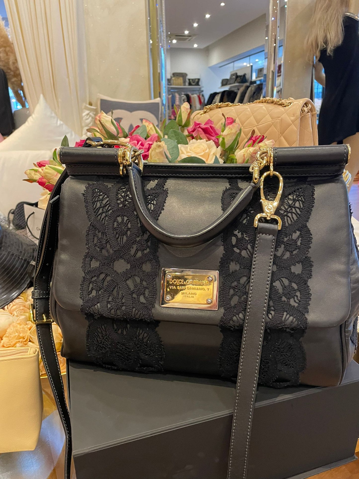 Dolce & Gabbana - Bag Limited Edition schwarz mit Spitze Goldene Hardware