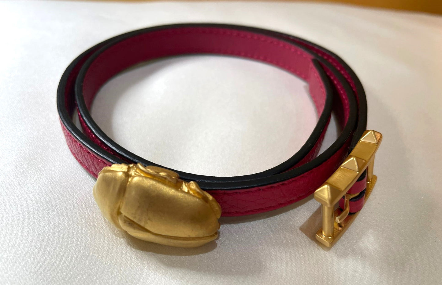 Valentino - Glücksarmband, pink mit goldfarbenem Skarabäus