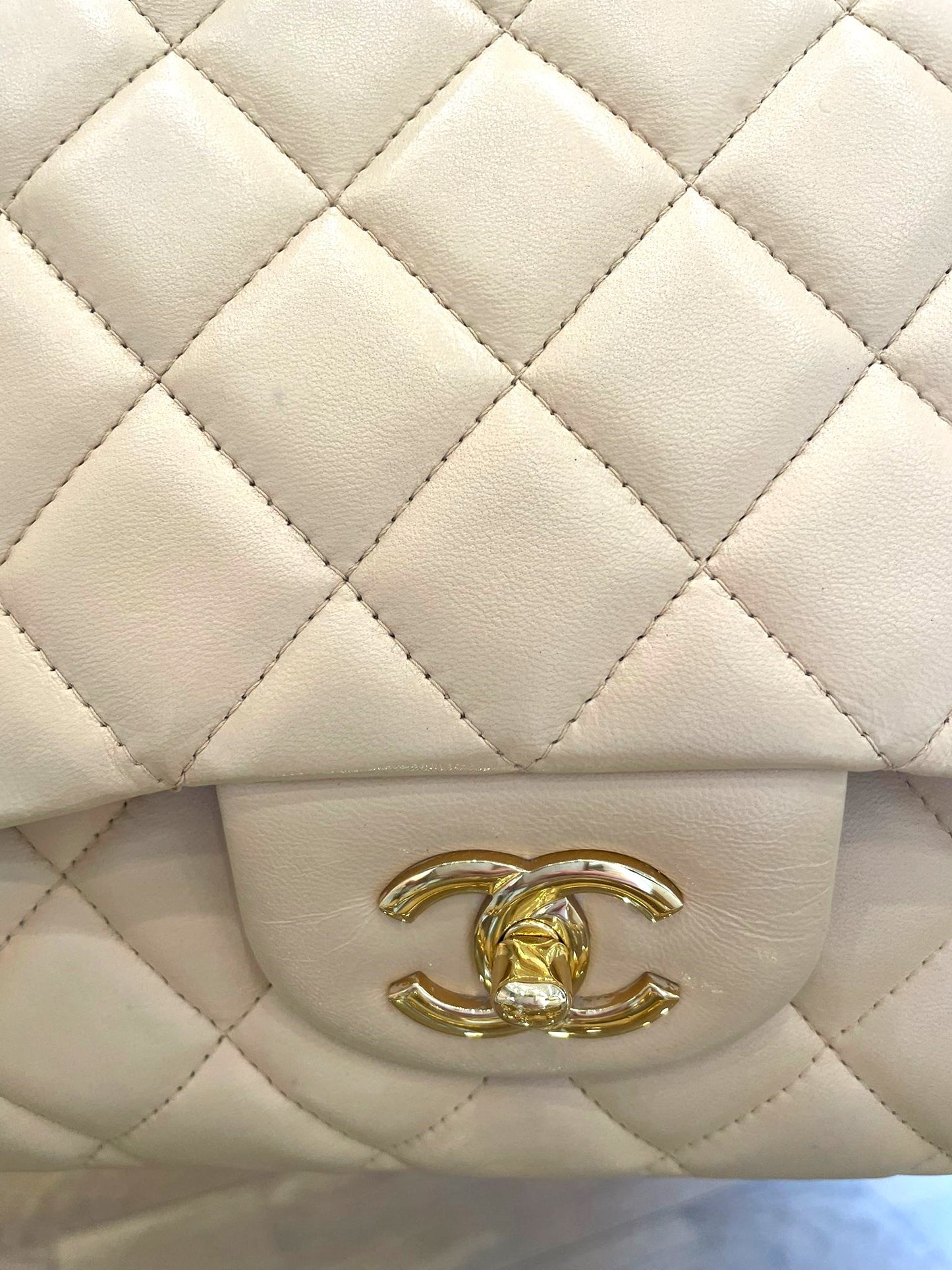 Chanel - Timeless Single Flap Jumbo Lambskin Beige Clair mit Goldener Hardware