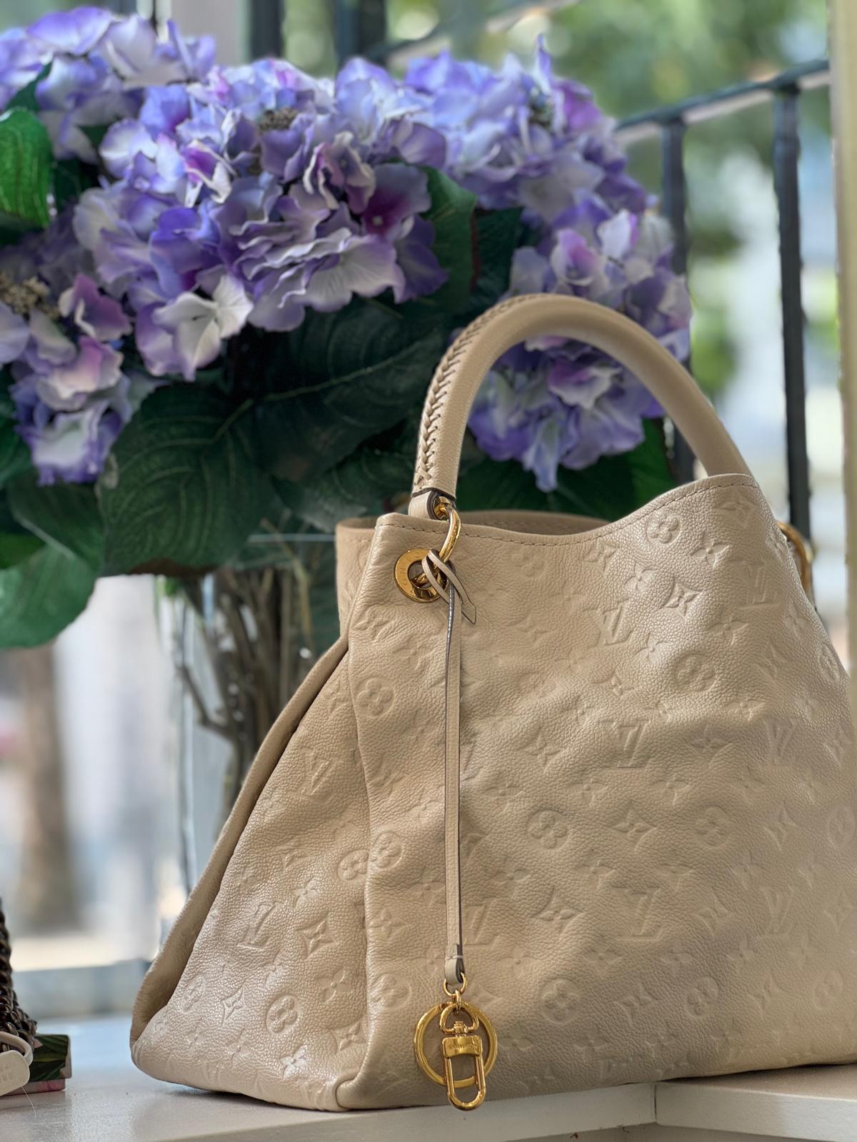 Louis Vuitton - Artsy MM Monogram Empreinte Leder Creme