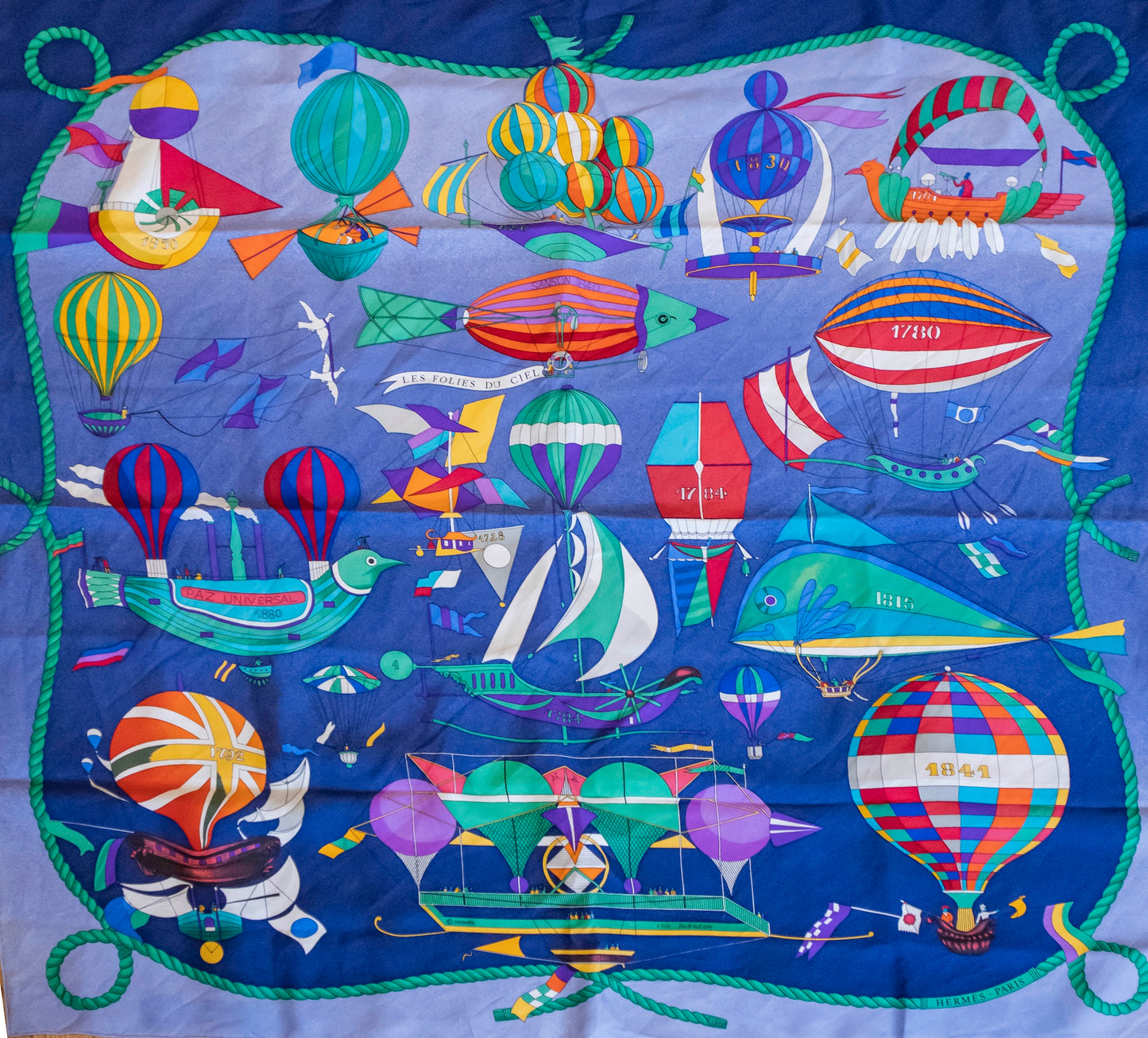Hermès - Carré 90 "Les Folies Du Ciel" Seidentuch blau