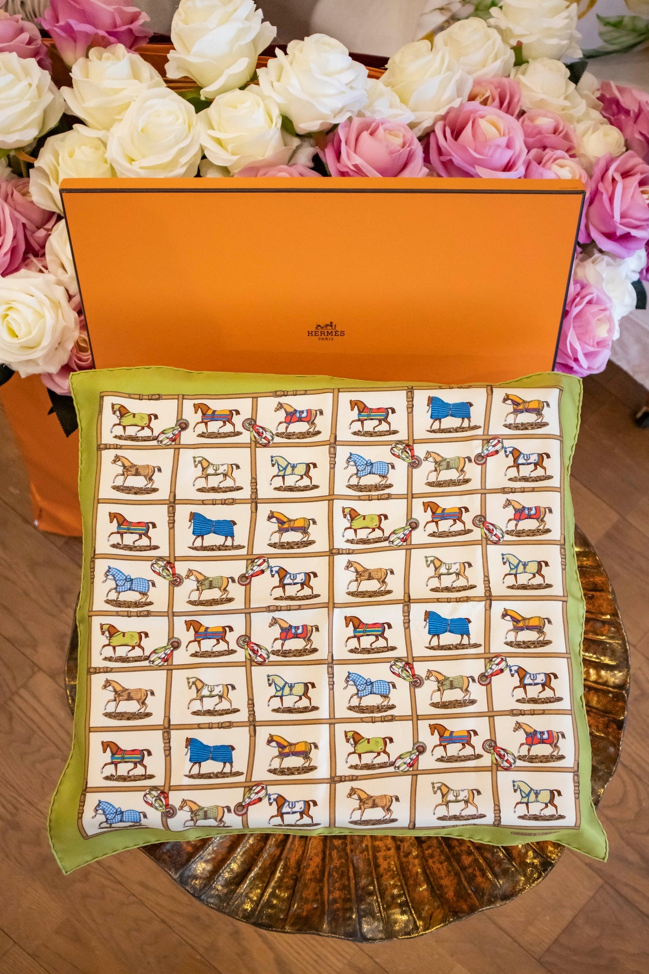 Hermès - Seidentuch Carré 45 "Horses In The Paddock"
