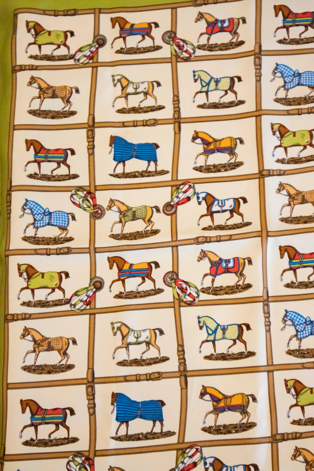 Hermès - Seidentuch Carré 45 "Horses In The Paddock"