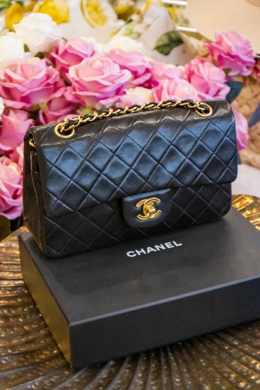 Chanel - Timeless Classic Double Flap Bag Matelassé Leder Schwarz