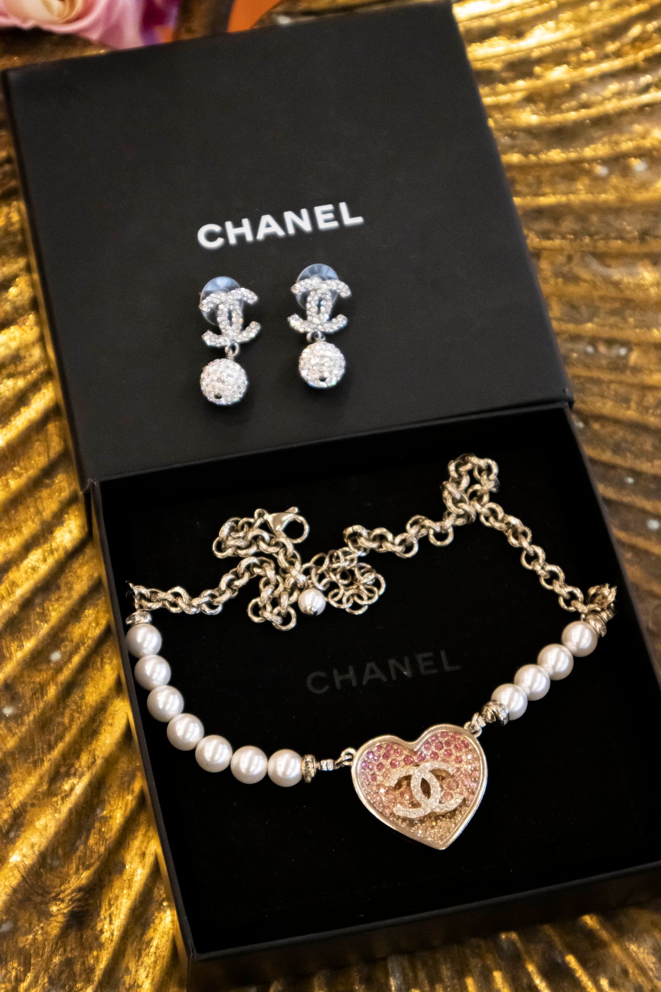 Chanel - CC Herzhalskette & Ohrringe