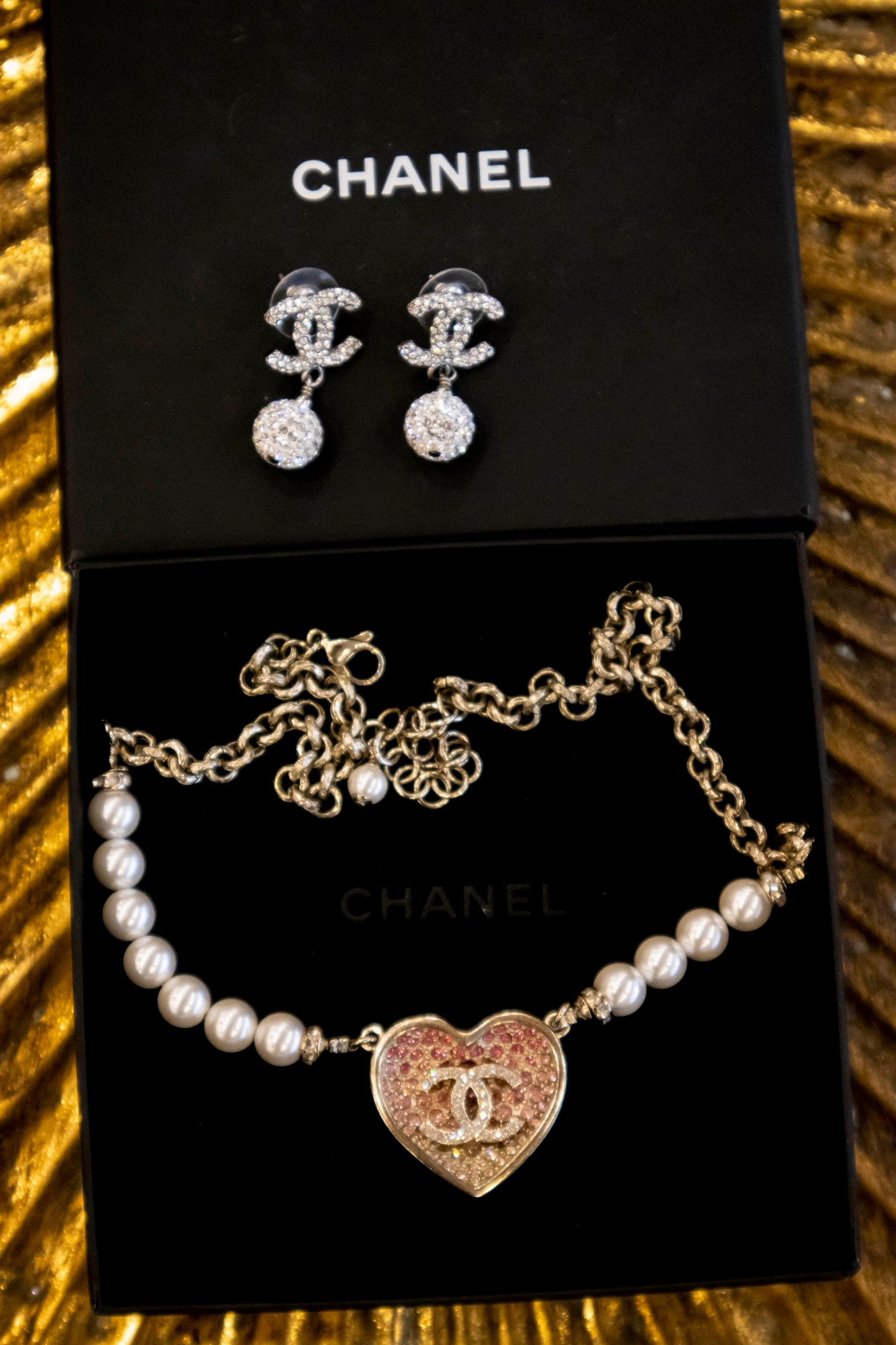 Chanel - CC Herzhalskette & Ohrringe