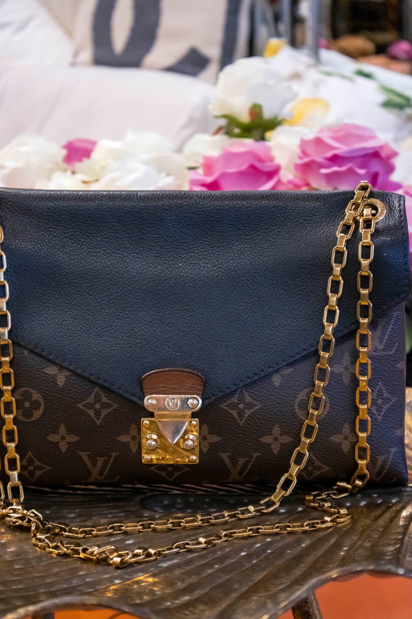 Louis Vuitton - Pallas Chain Noir Handtasche