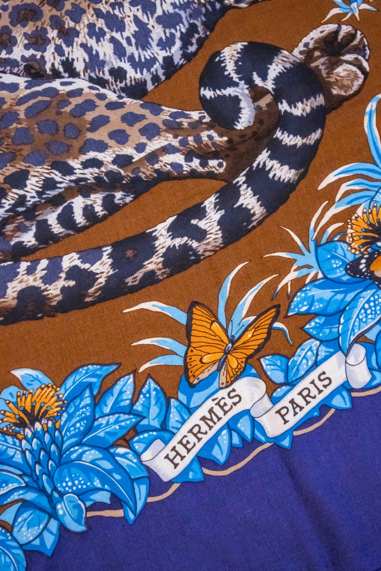 Hermès Carré Géant Kaschmir Seide Jungle Love Violett