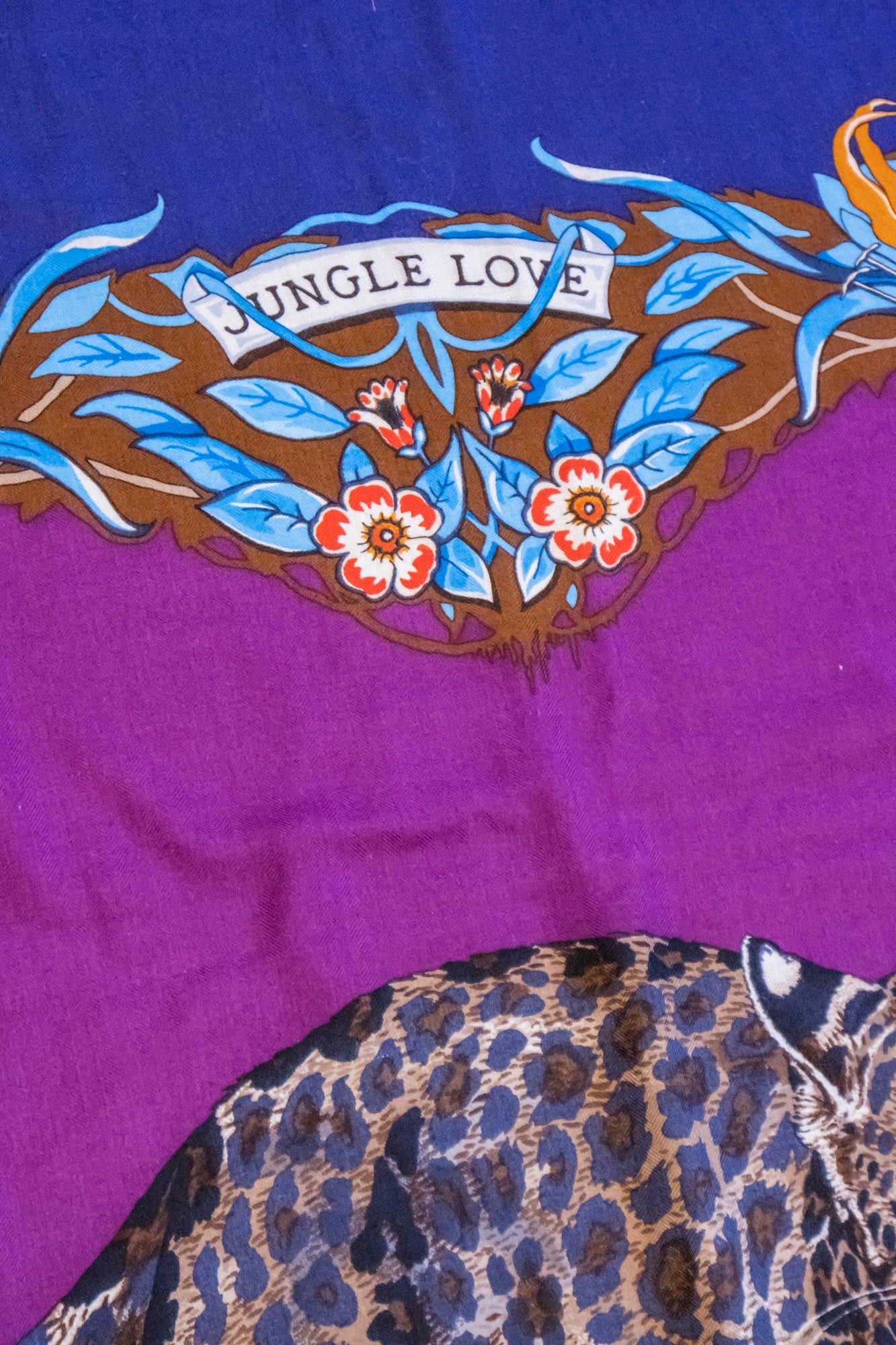 Hermès Carré Géant Kaschmir Seide Jungle Love Violett