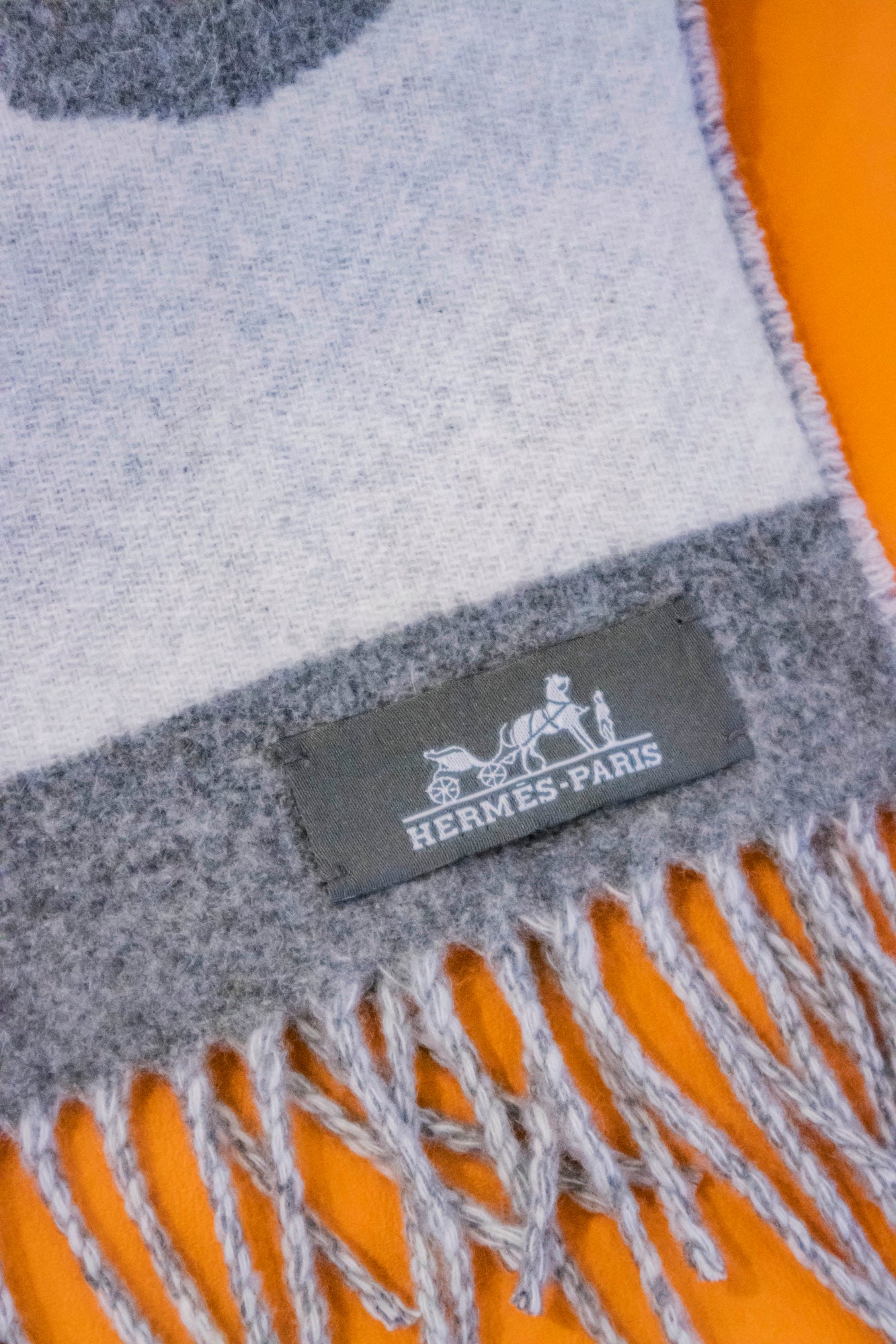 Hermès - Kaschmir Schal, Graues Pferdemotiv