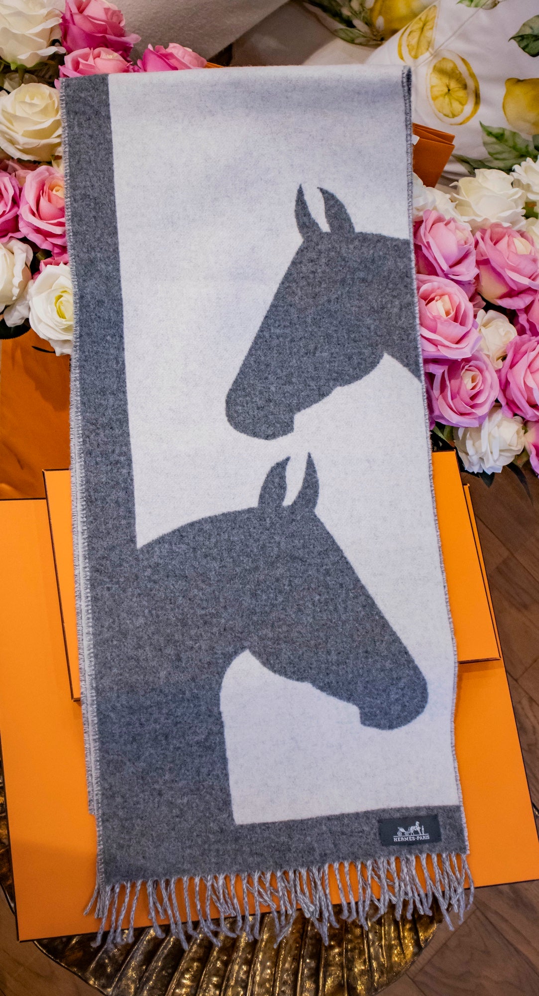 Hermès - Kaschmir Schal, Graues Pferdemotiv