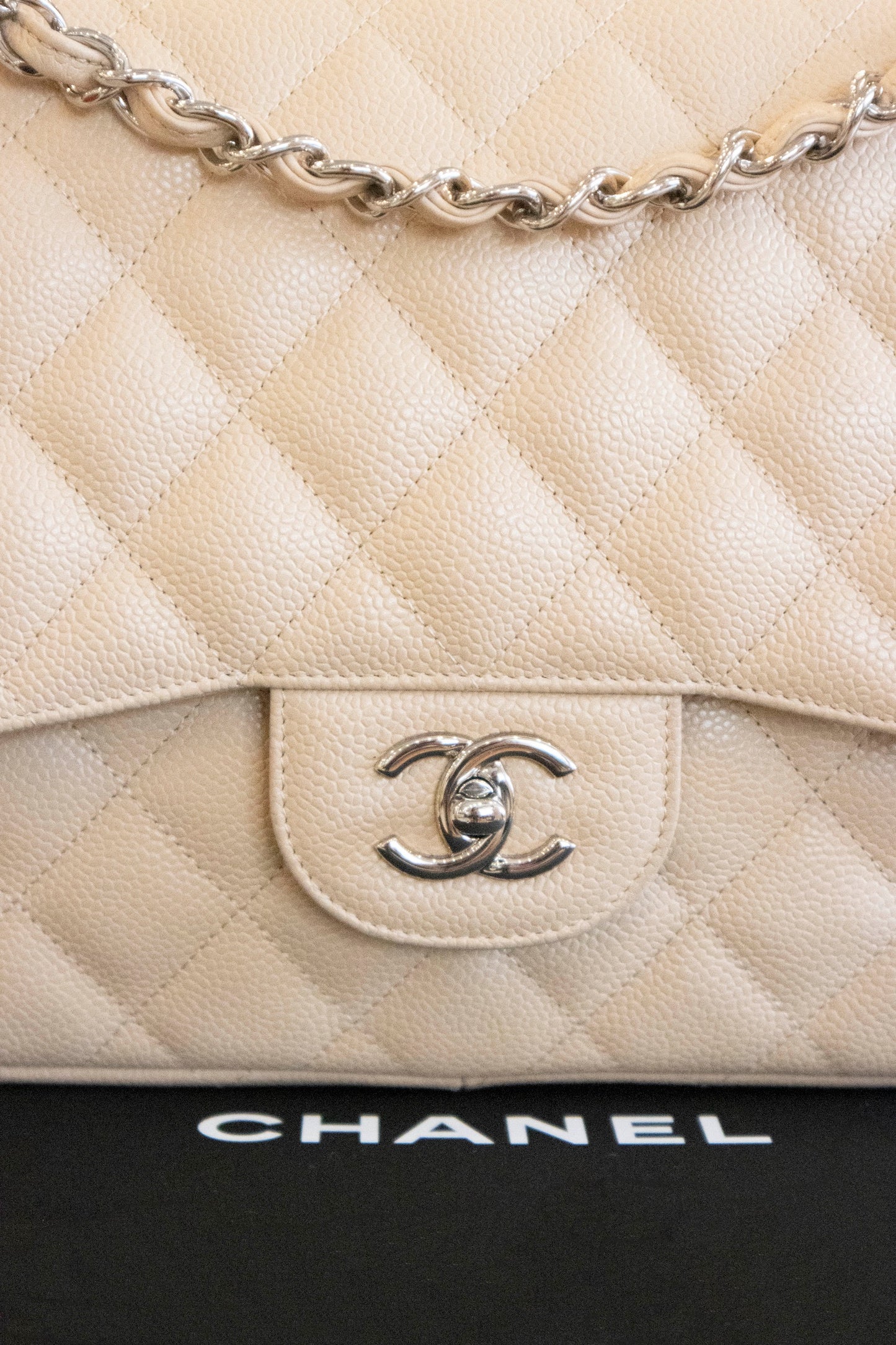 Chanel - Jumbo Double Flap Bag Beige Caviar Leder