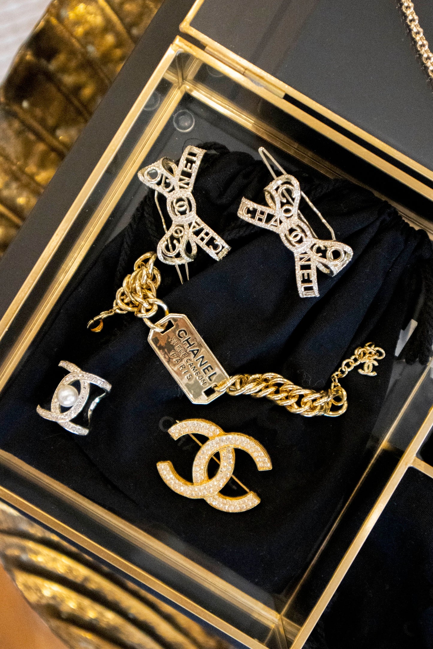 Chanel - Ring mit Kristallsteinen und Perle