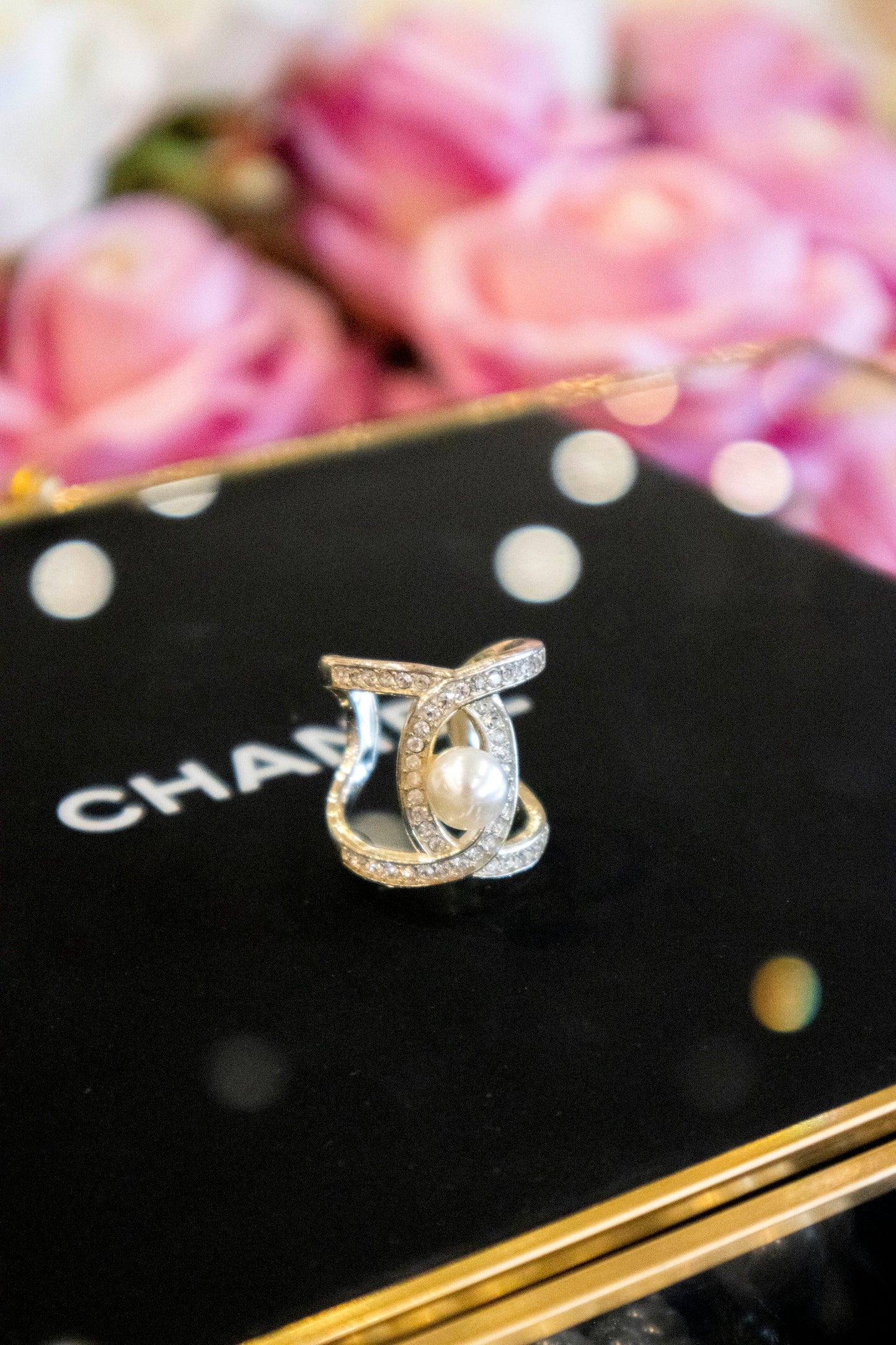 Chanel - Ring mit Kristallsteinen und Perle