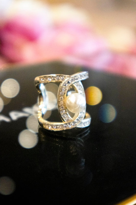 Chanel - Ring mit Kristallsteinen und Perle