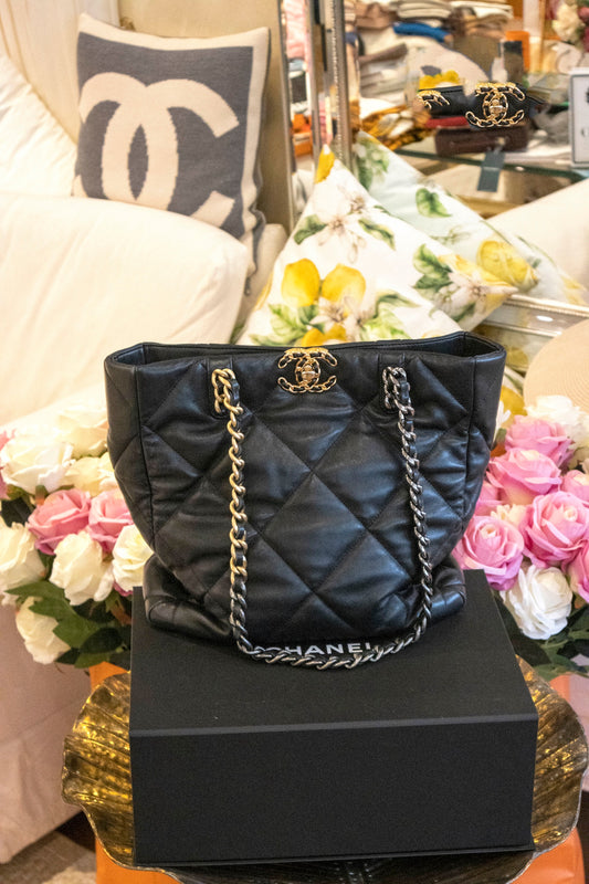 Chanel - 19 Shopping Tote Lammleder schwarz