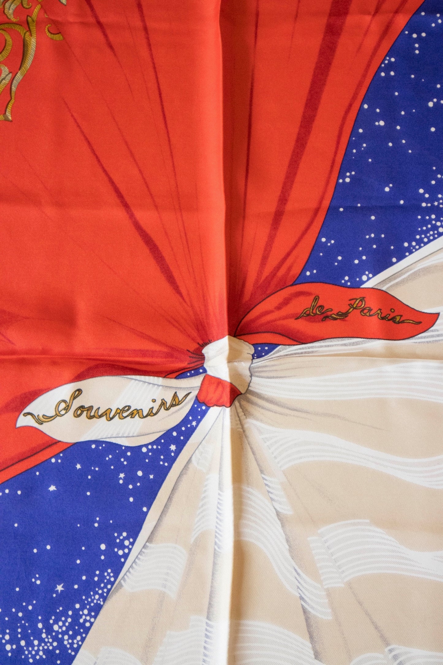 Hermès - Seidentuch 90 „Souvenirs de Paris“ mit Eiffelturm-Motiv