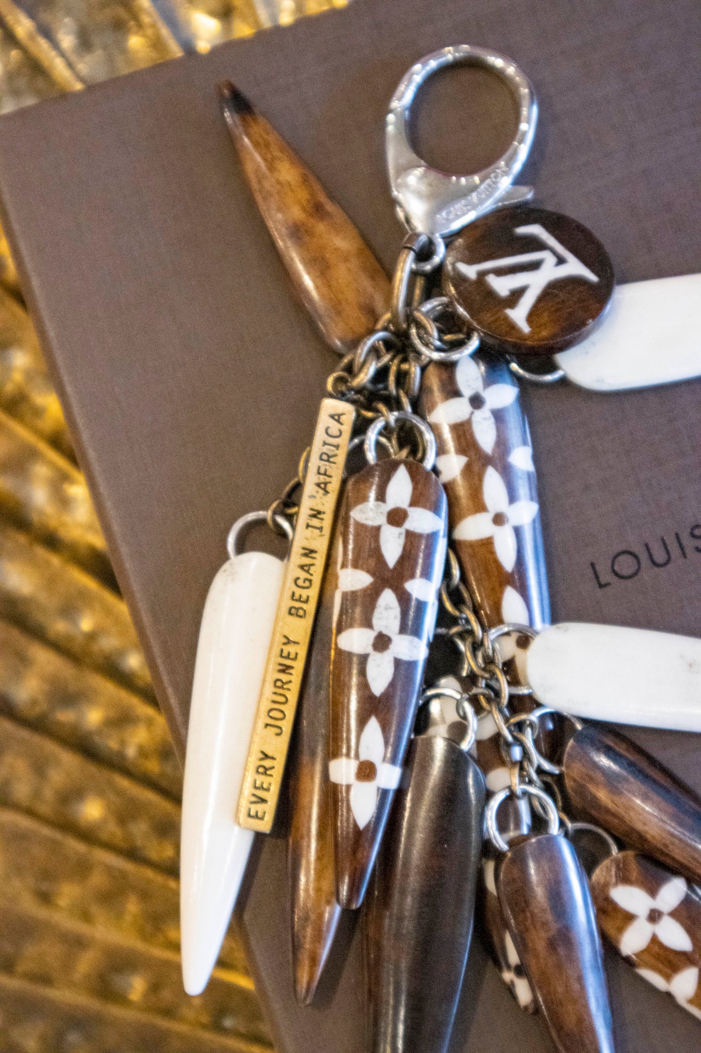 Louis Vuitton - Anhänger Horn "Every Journey begins in Africa"