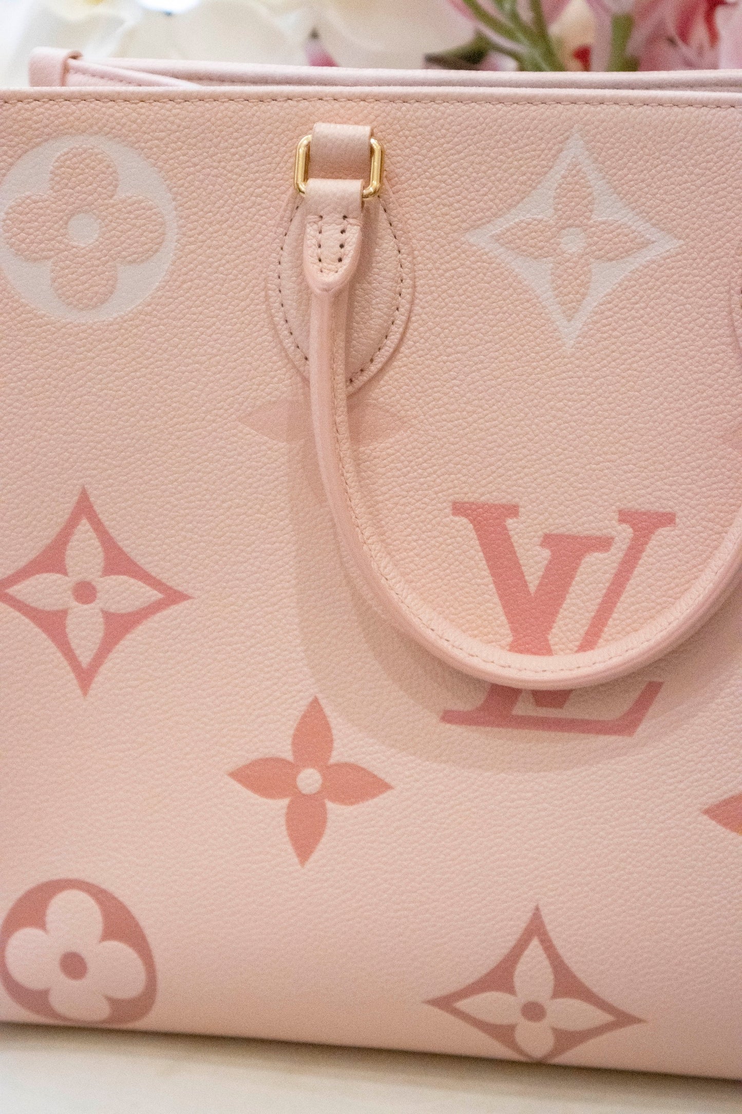 Louis Vuitton - On the Go MM Limited Edition by the Pool Leather Rose