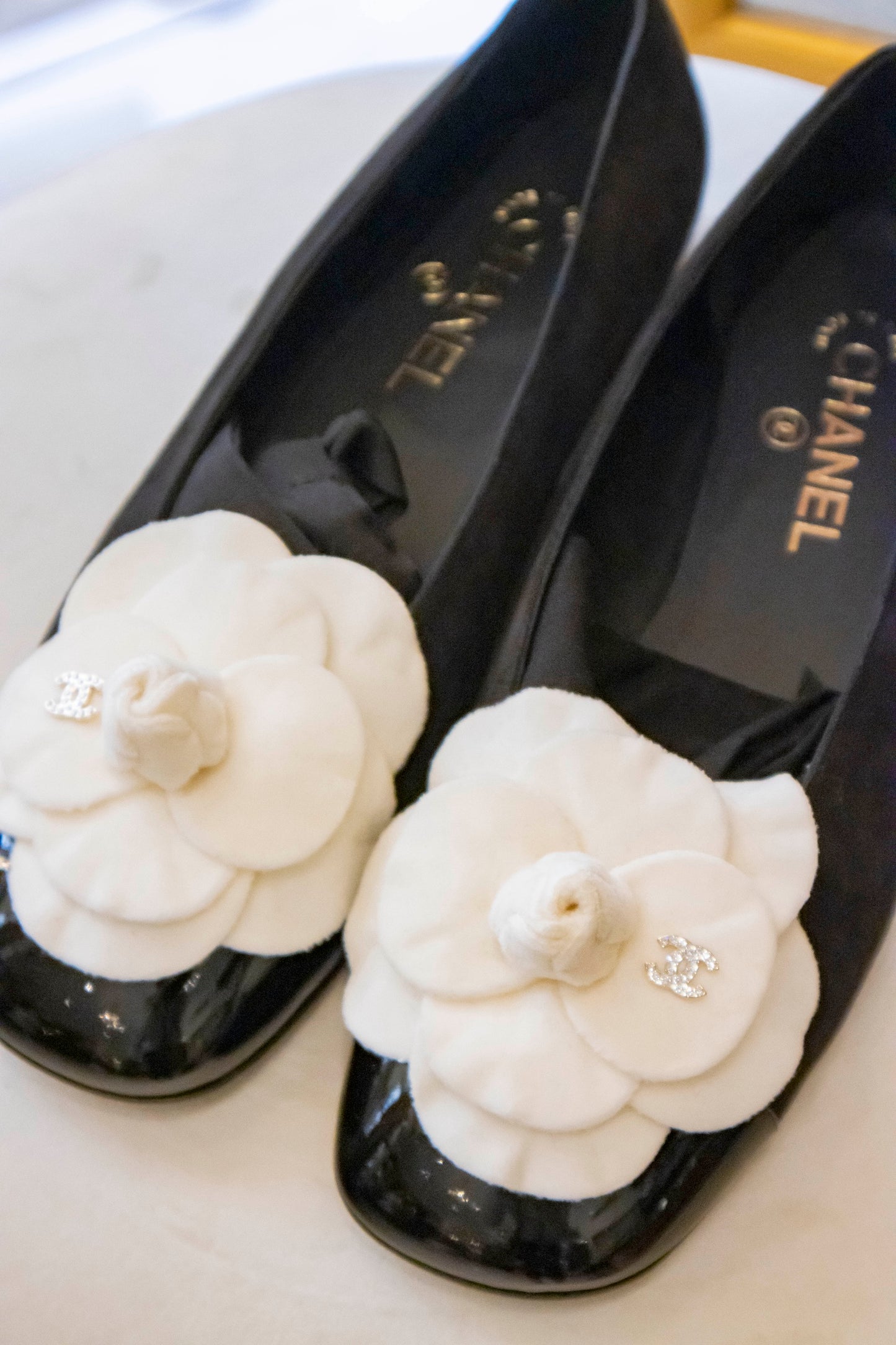 Chanel - Ballerinas mit weißer Kamelie